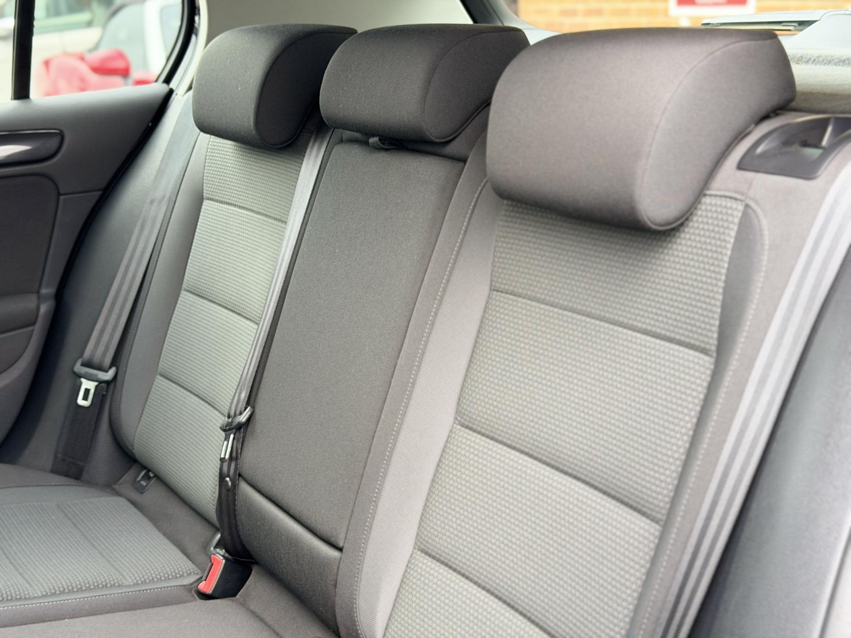 Volkswagen Golf 2.0 TDI SE Hatchback 5dr Diesel DSG Euro 5 (140 ps)