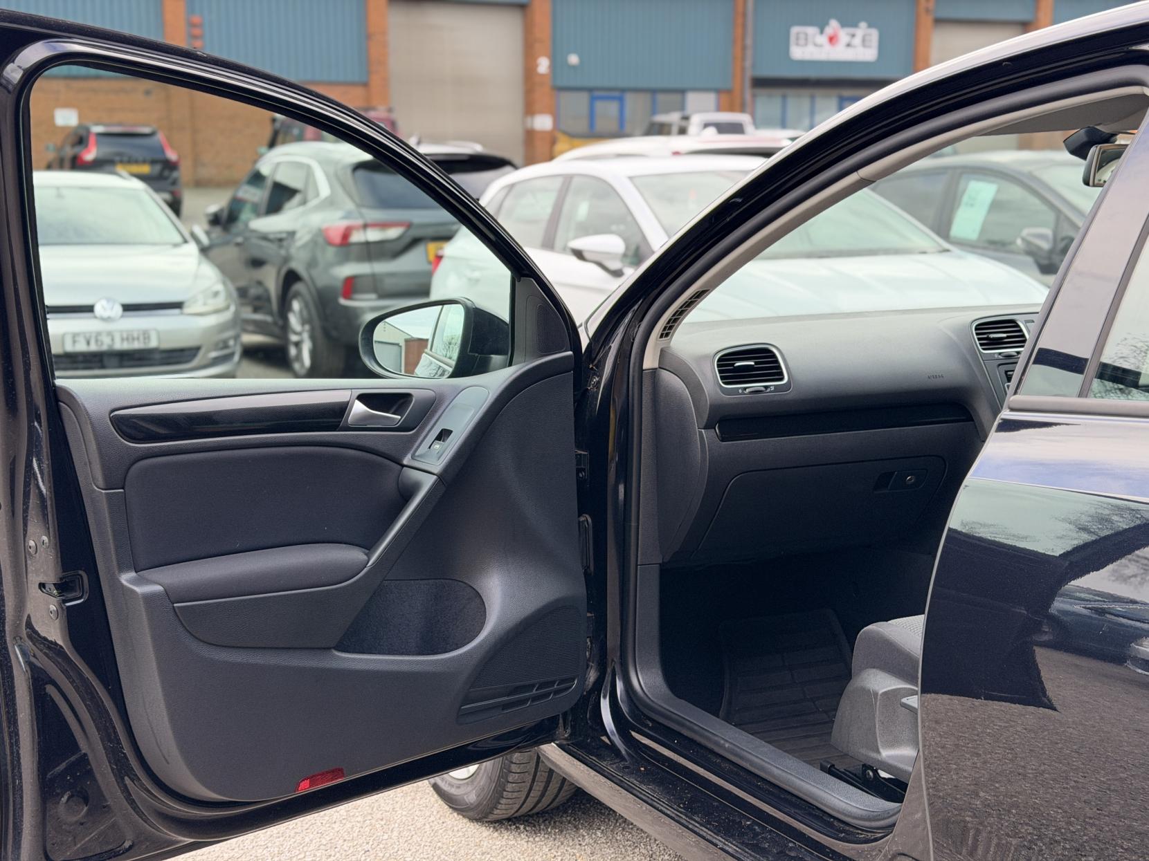 Volkswagen Golf 2.0 TDI SE Hatchback 5dr Diesel DSG Euro 5 (140 ps)