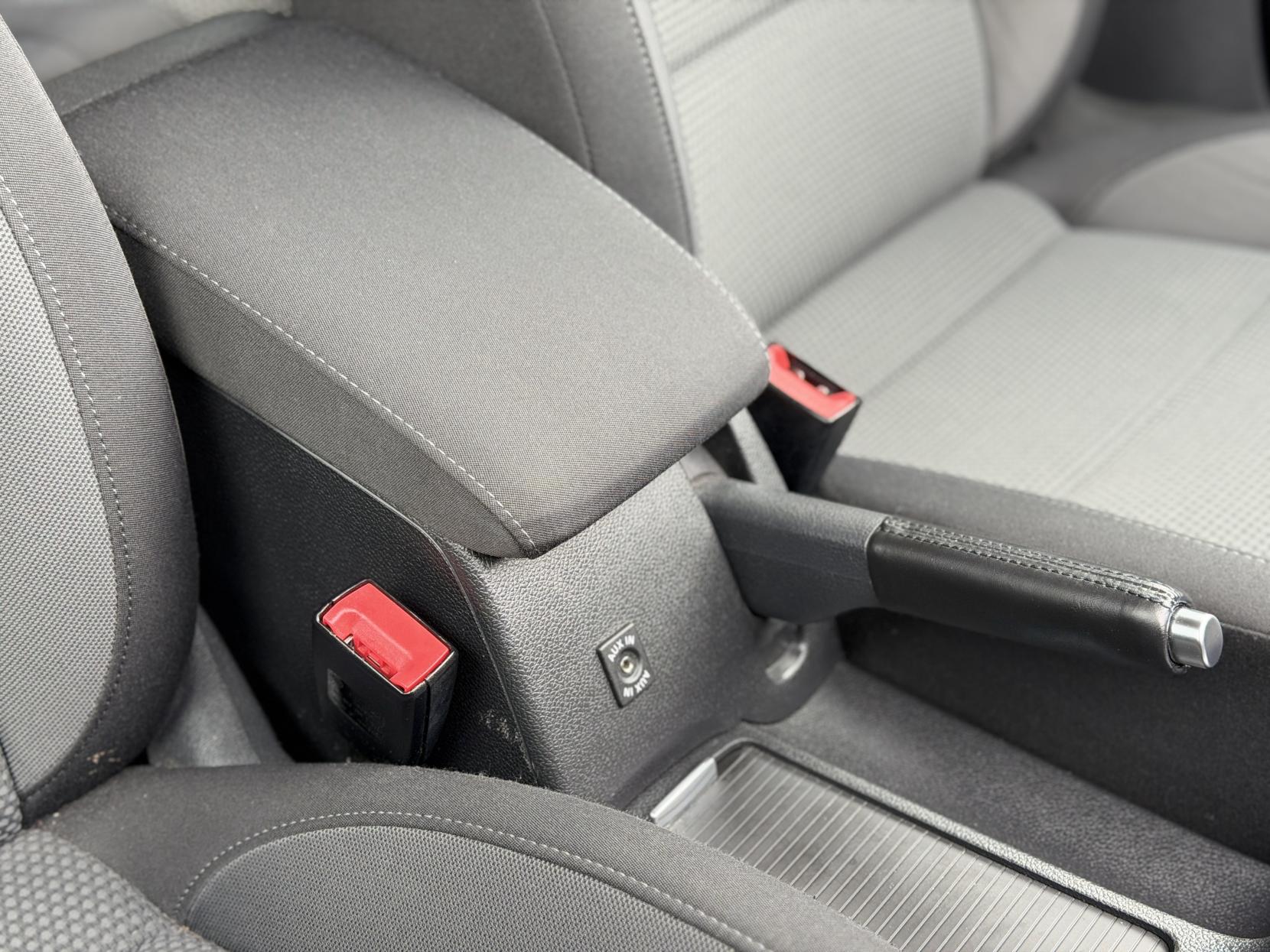 Volkswagen Golf 2.0 TDI SE Hatchback 5dr Diesel DSG Euro 5 (140 ps)