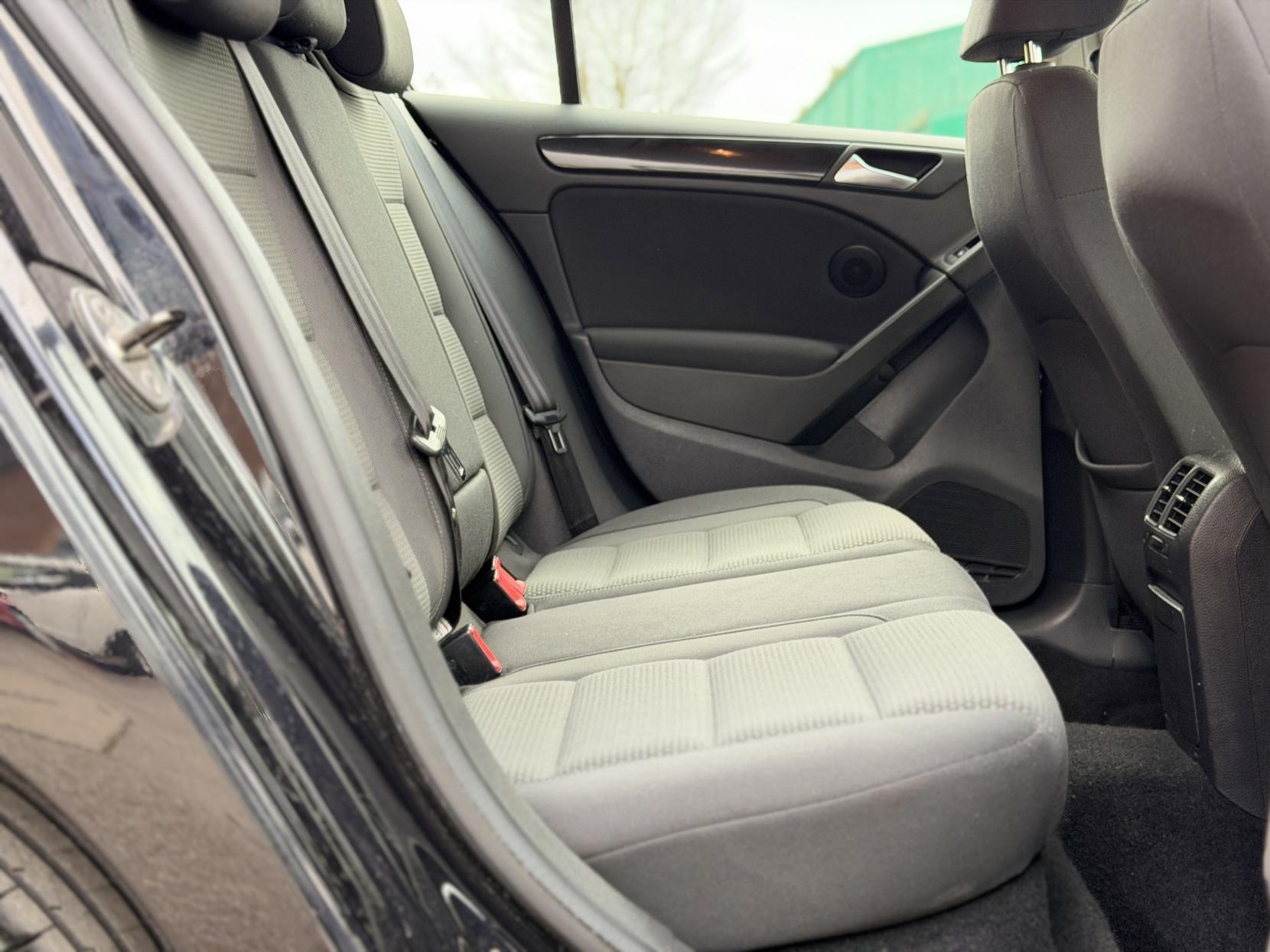 Volkswagen Golf 2.0 TDI SE Hatchback 5dr Diesel DSG Euro 5 (140 ps)