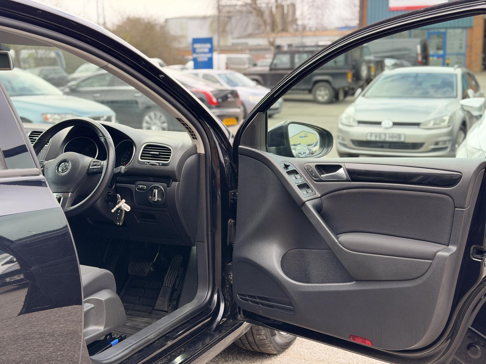 Volkswagen Golf 2.0 TDI SE Hatchback 5dr Diesel DSG Euro 5 (140 ps)