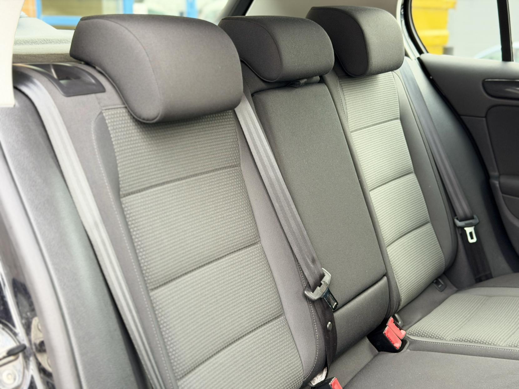 Volkswagen Golf 2.0 TDI SE Hatchback 5dr Diesel DSG Euro 5 (140 ps)