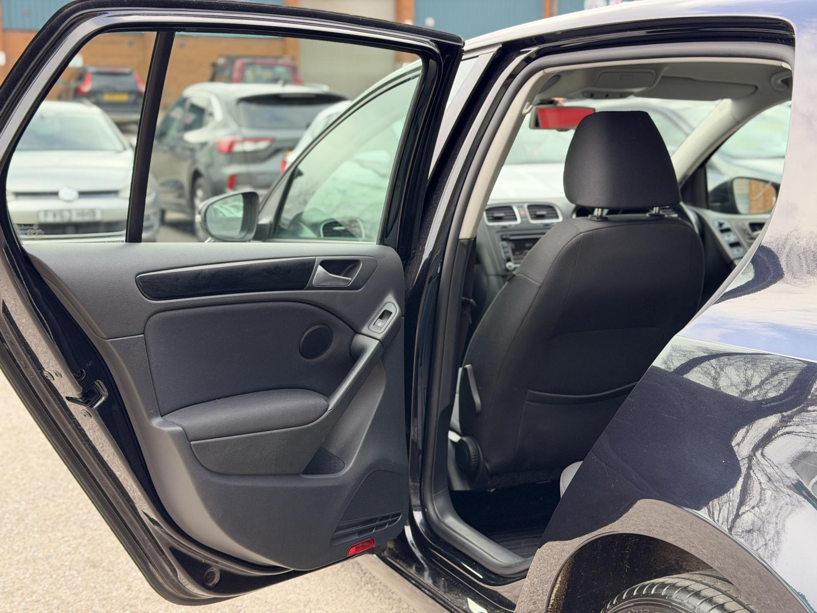 Volkswagen Golf 2.0 TDI SE Hatchback 5dr Diesel DSG Euro 5 (140 ps)