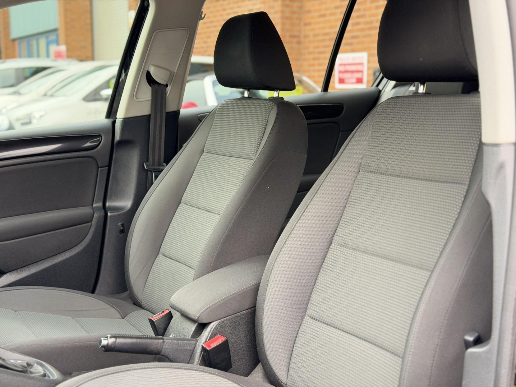 Volkswagen Golf 2.0 TDI SE Hatchback 5dr Diesel DSG Euro 5 (140 ps)