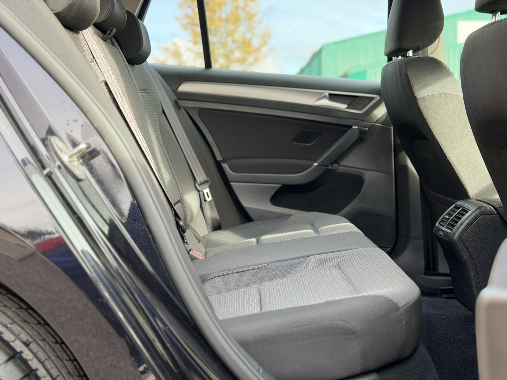 Volkswagen Golf 1.2 TSI BlueMotion Tech S Hatchback 5dr Petrol DSG Euro 5 (s/s) (105 ps)