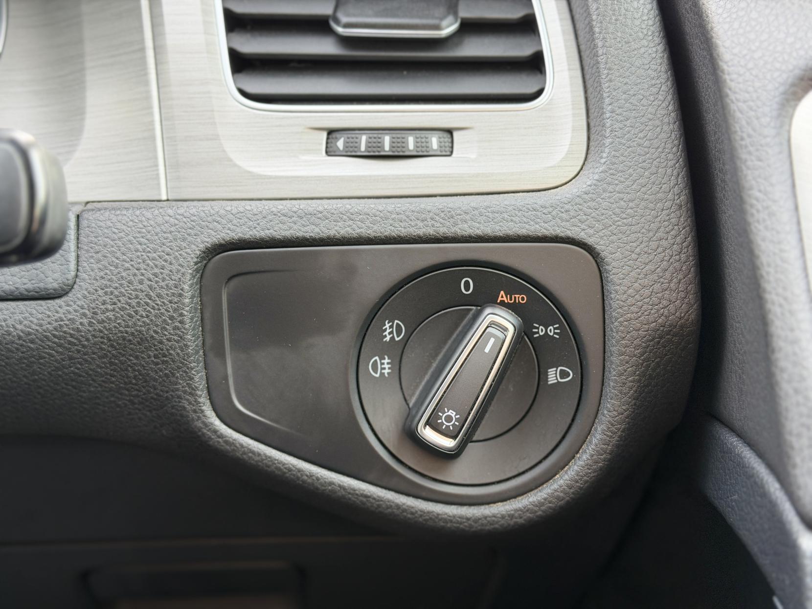 Volkswagen Golf 1.2 TSI BlueMotion Tech S Hatchback 5dr Petrol DSG Euro 5 (s/s) (105 ps)