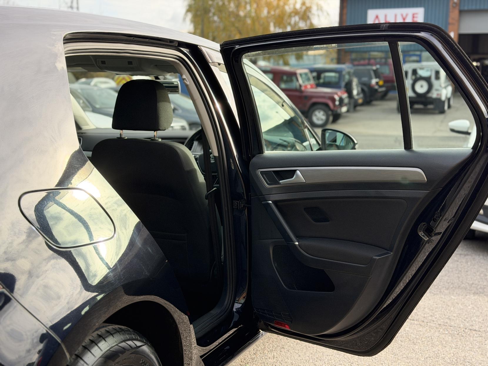 Volkswagen Golf 1.2 TSI BlueMotion Tech S Hatchback 5dr Petrol DSG Euro 5 (s/s) (105 ps)