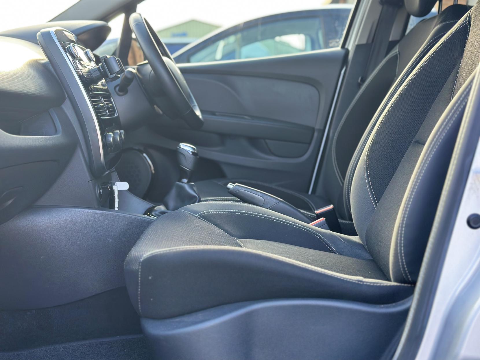 Renault Clio 1.5 dCi Play Hatchback 5dr Diesel Manual Euro 6 (s/s) (90 ps)