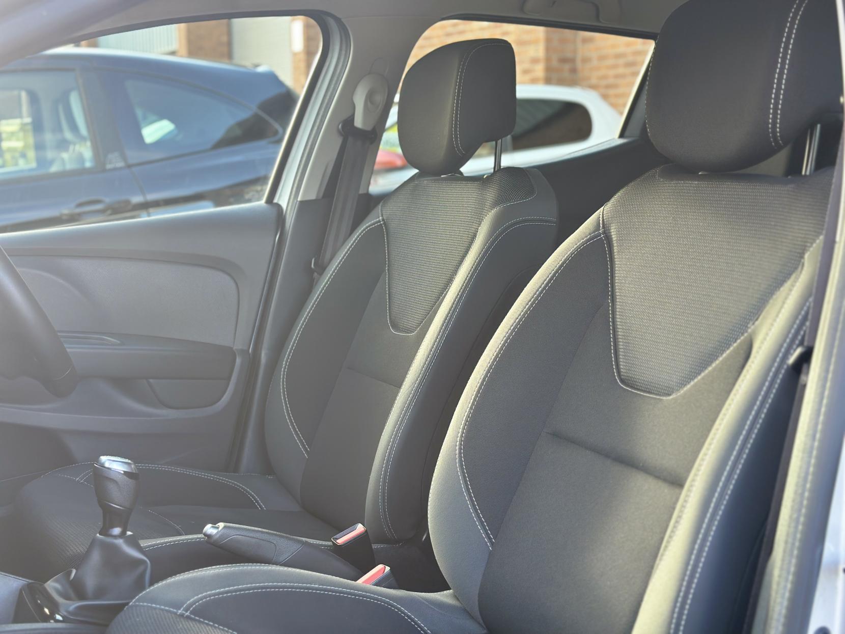 Renault Clio 1.5 dCi Play Hatchback 5dr Diesel Manual Euro 6 (s/s) (90 ps)