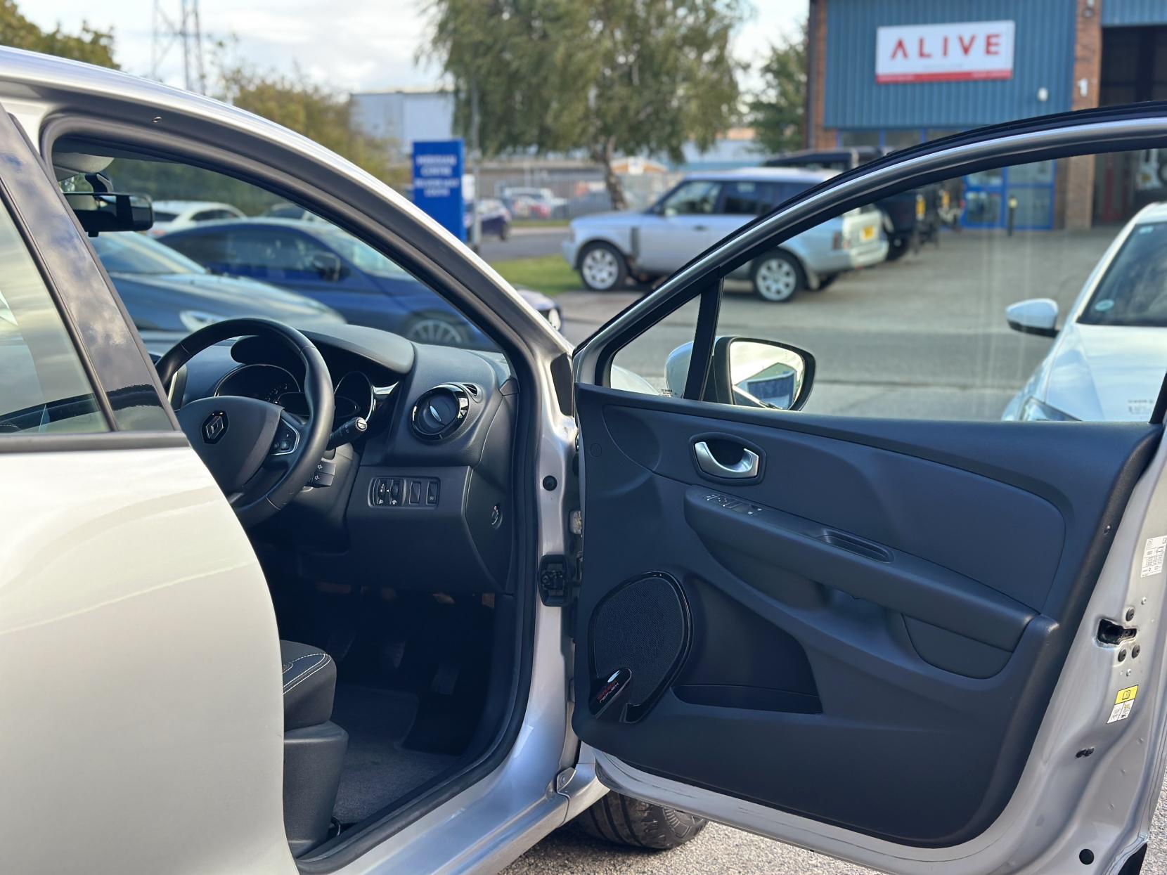 Renault Clio 1.5 dCi Play Hatchback 5dr Diesel Manual Euro 6 (s/s) (90 ps)