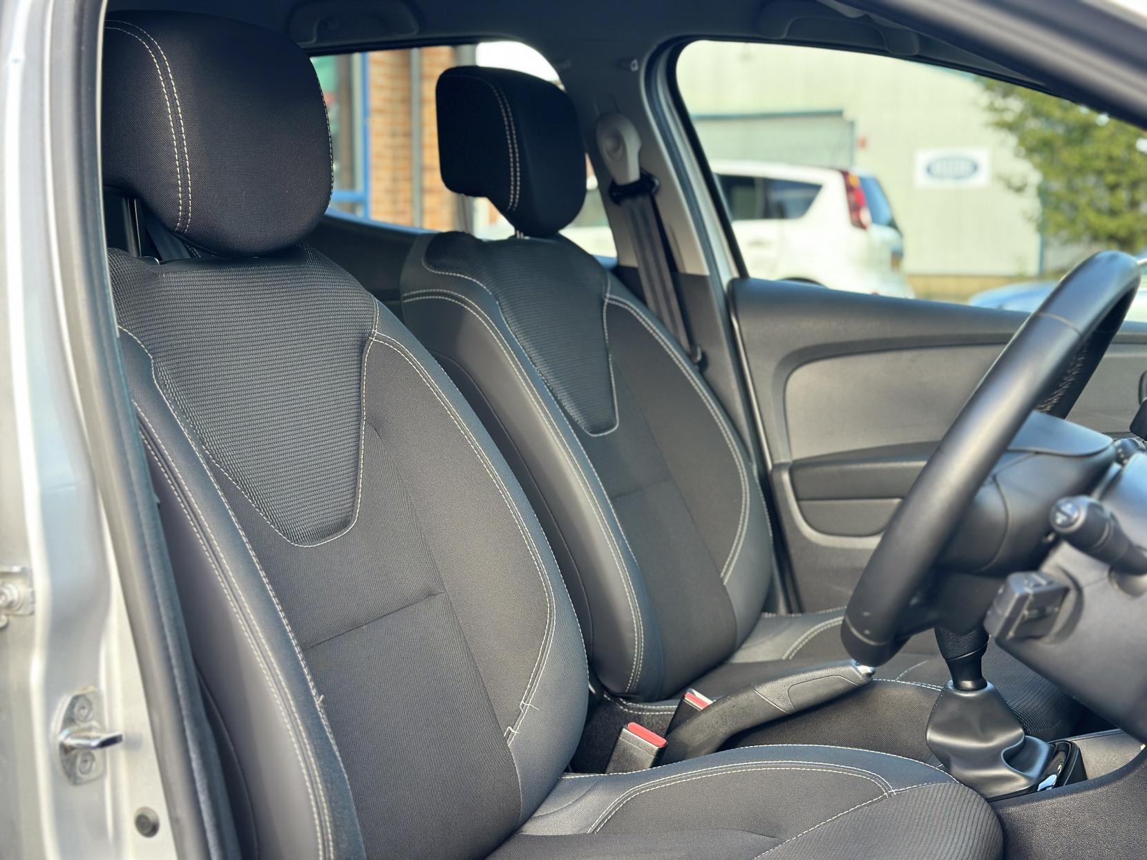 Renault Clio 1.5 dCi Play Hatchback 5dr Diesel Manual Euro 6 (s/s) (90 ps)