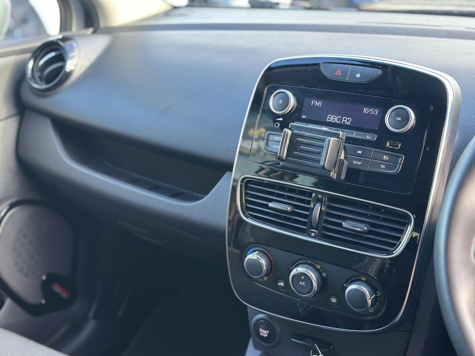 Renault Clio 1.5 dCi Play Hatchback 5dr Diesel Manual Euro 6 (s/s) (90 ps)