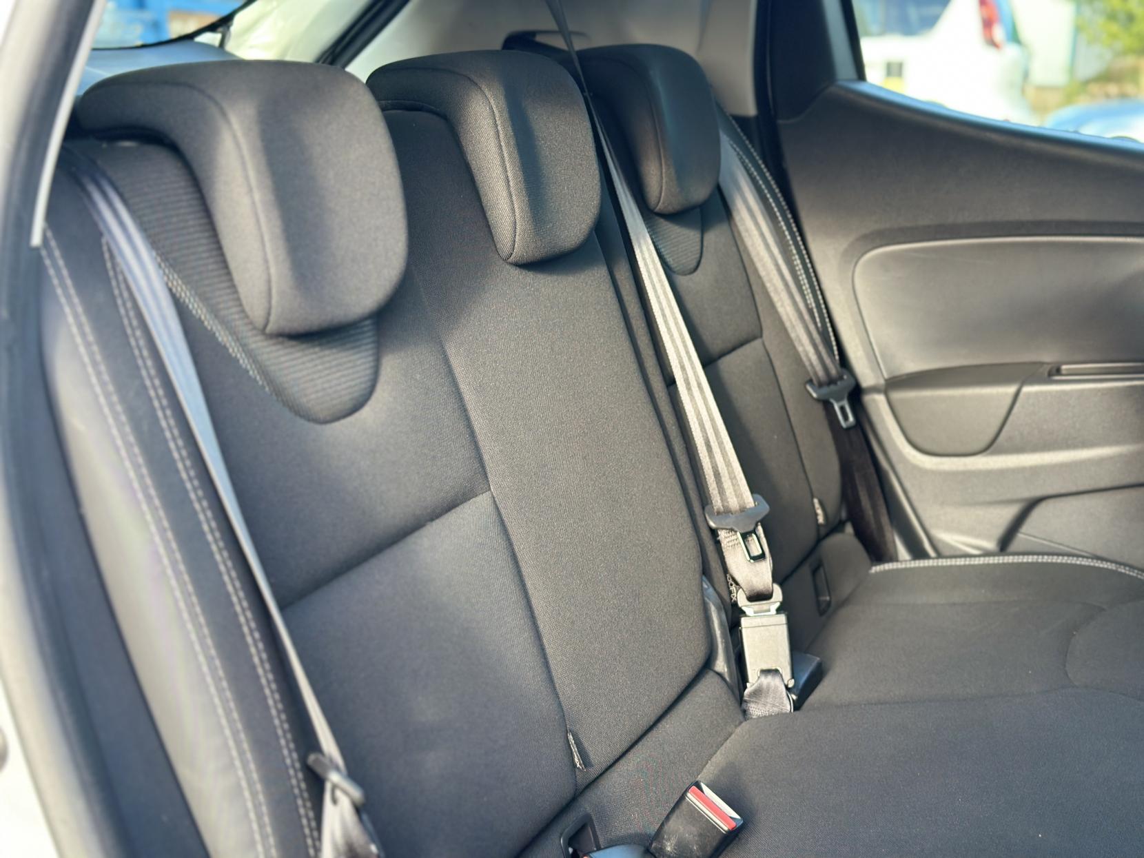 Renault Clio 1.5 dCi Play Hatchback 5dr Diesel Manual Euro 6 (s/s) (90 ps)