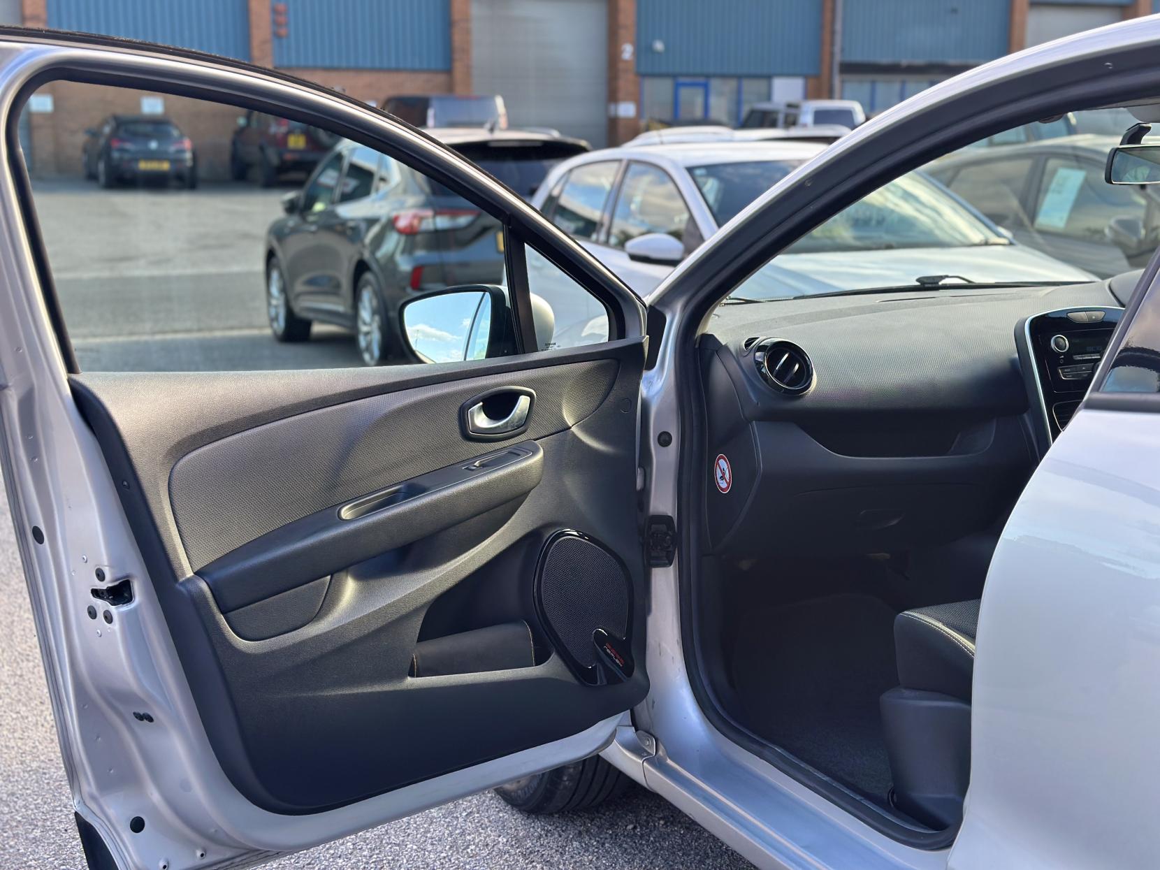 Renault Clio 1.5 dCi Play Hatchback 5dr Diesel Manual Euro 6 (s/s) (90 ps)