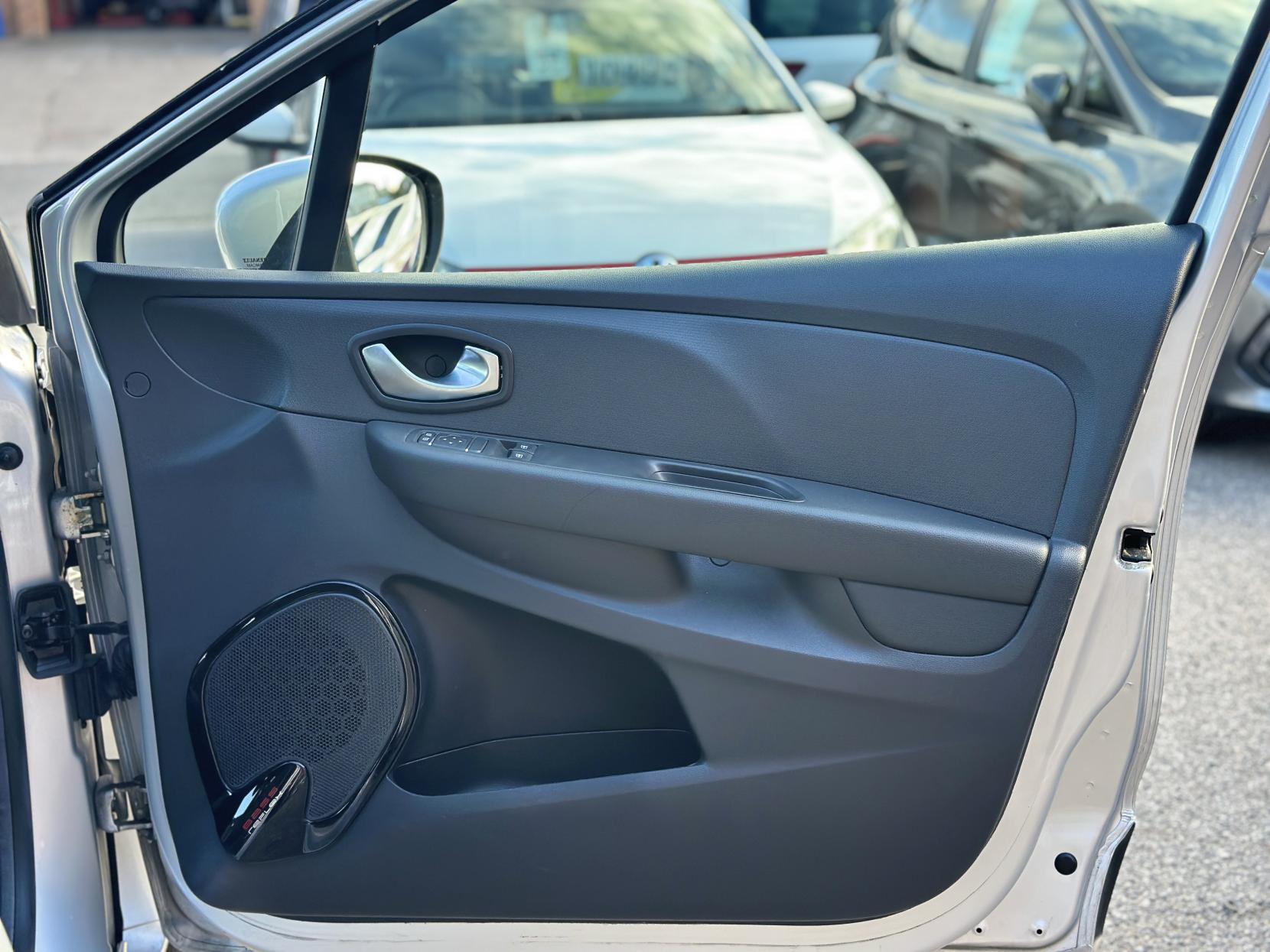 Renault Clio 1.5 dCi Play Hatchback 5dr Diesel Manual Euro 6 (s/s) (90 ps)