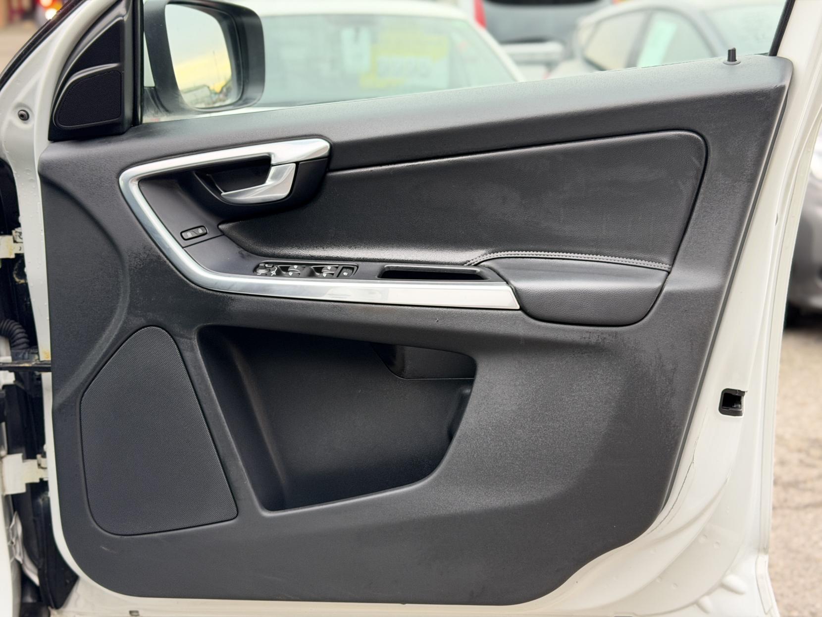 Volvo XC60 2.0 D4 SE SUV 5dr Diesel Geartronic Euro 6 (s/s) (181 ps)