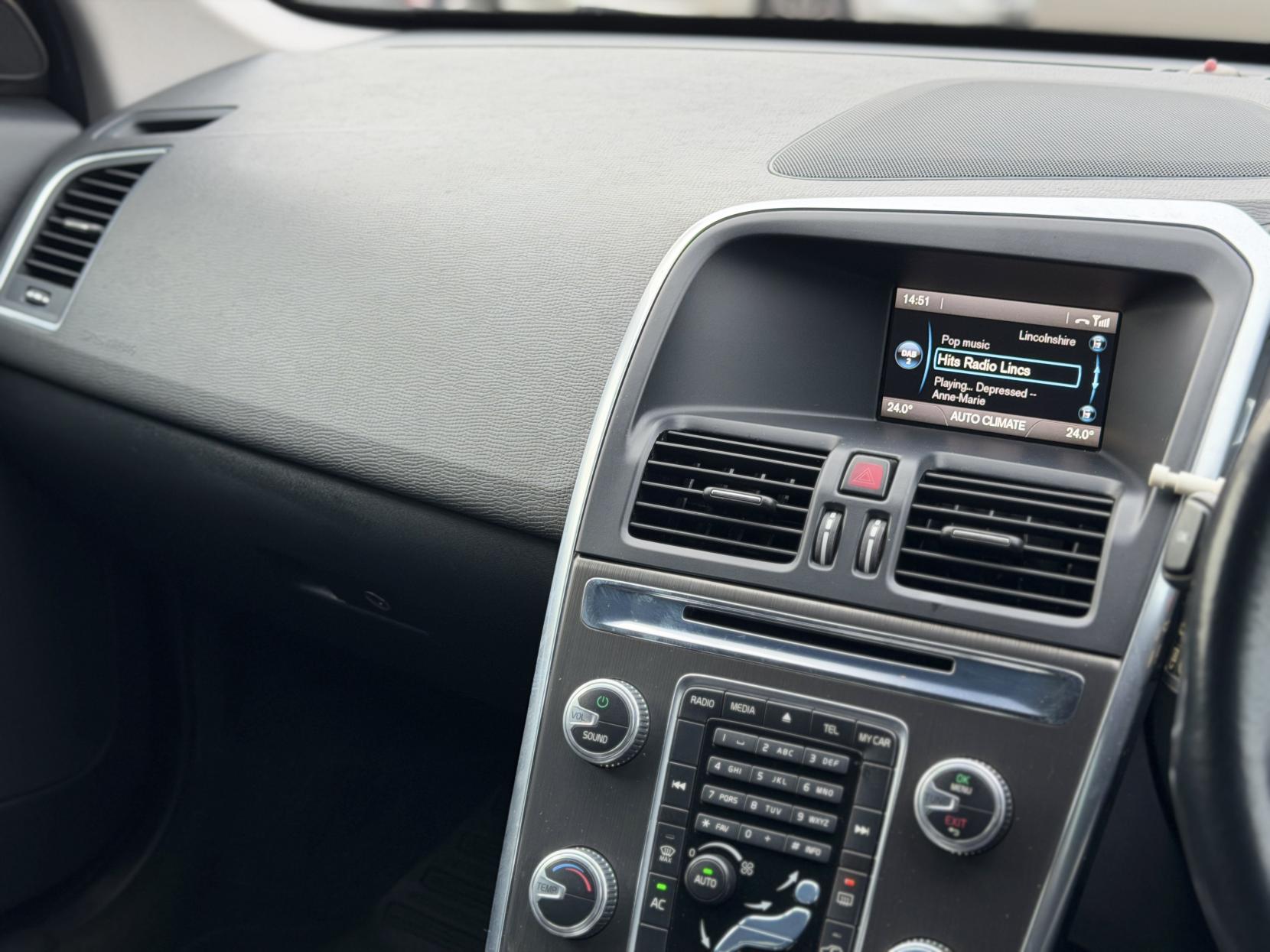 Volvo XC60 2.0 D4 SE SUV 5dr Diesel Geartronic Euro 6 (s/s) (181 ps)