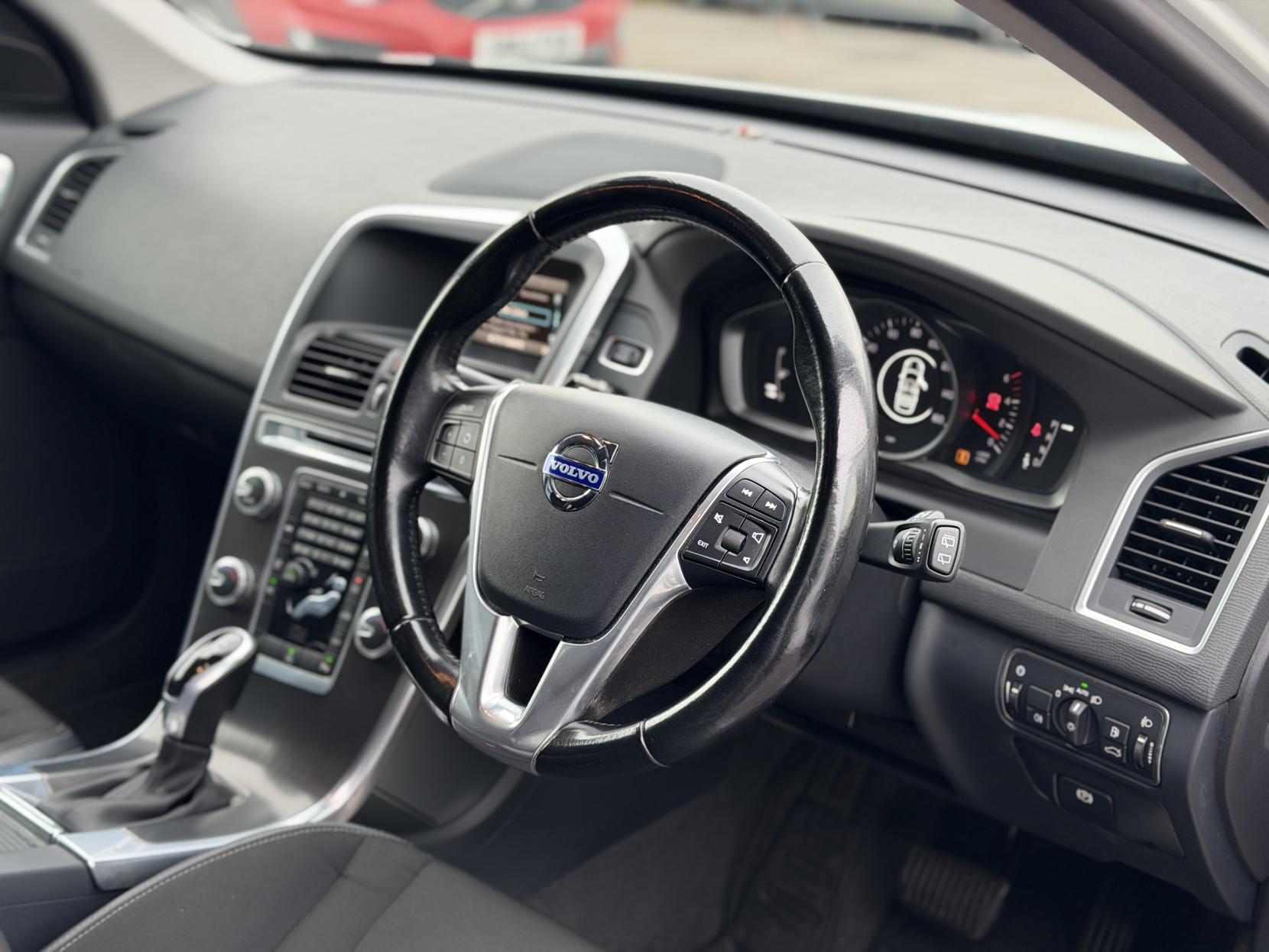 Volvo XC60 2.0 D4 SE SUV 5dr Diesel Geartronic Euro 6 (s/s) (181 ps)