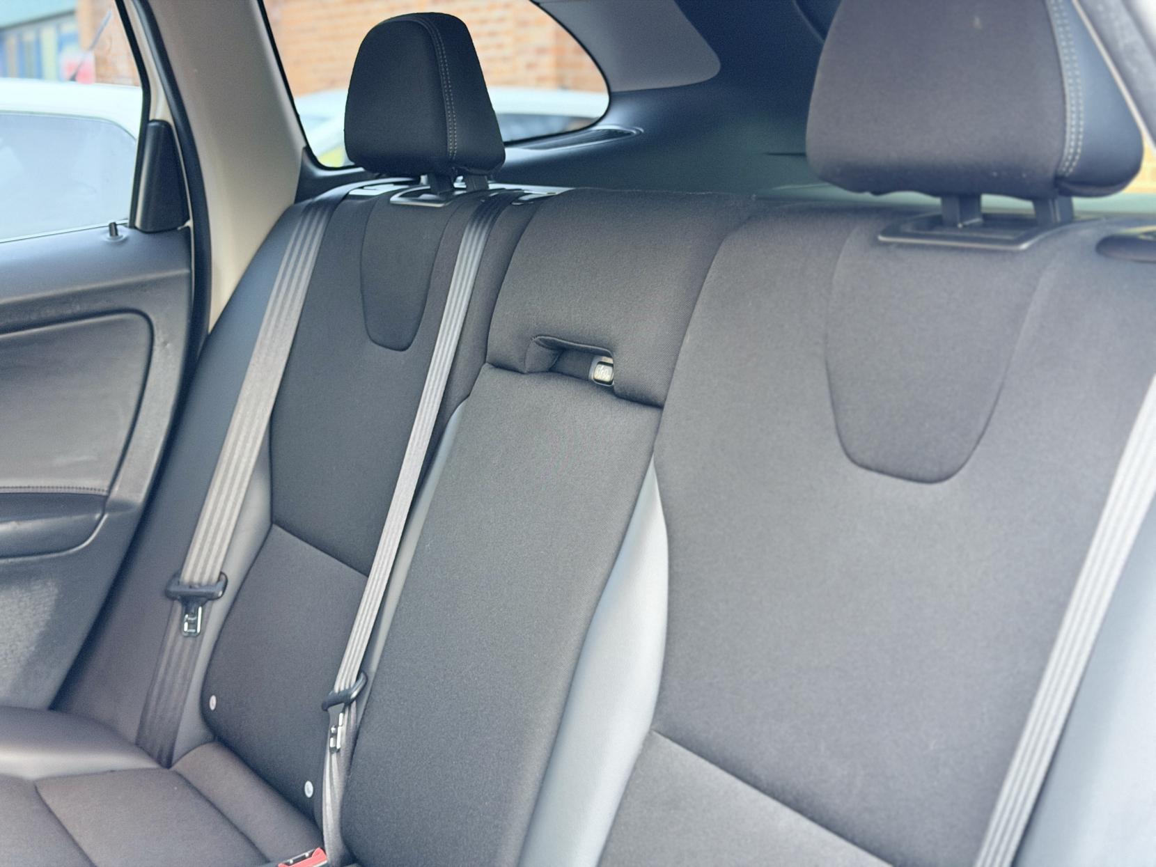 Volvo XC60 2.0 D4 SE SUV 5dr Diesel Geartronic Euro 6 (s/s) (181 ps)