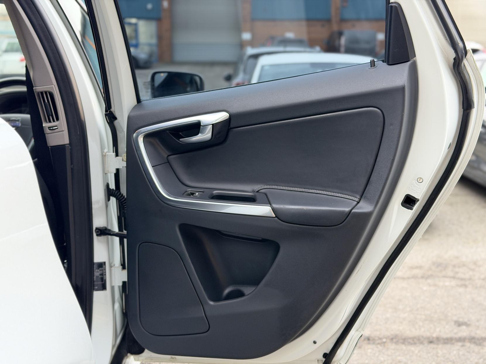 Volvo XC60 2.0 D4 SE SUV 5dr Diesel Geartronic Euro 6 (s/s) (181 ps)