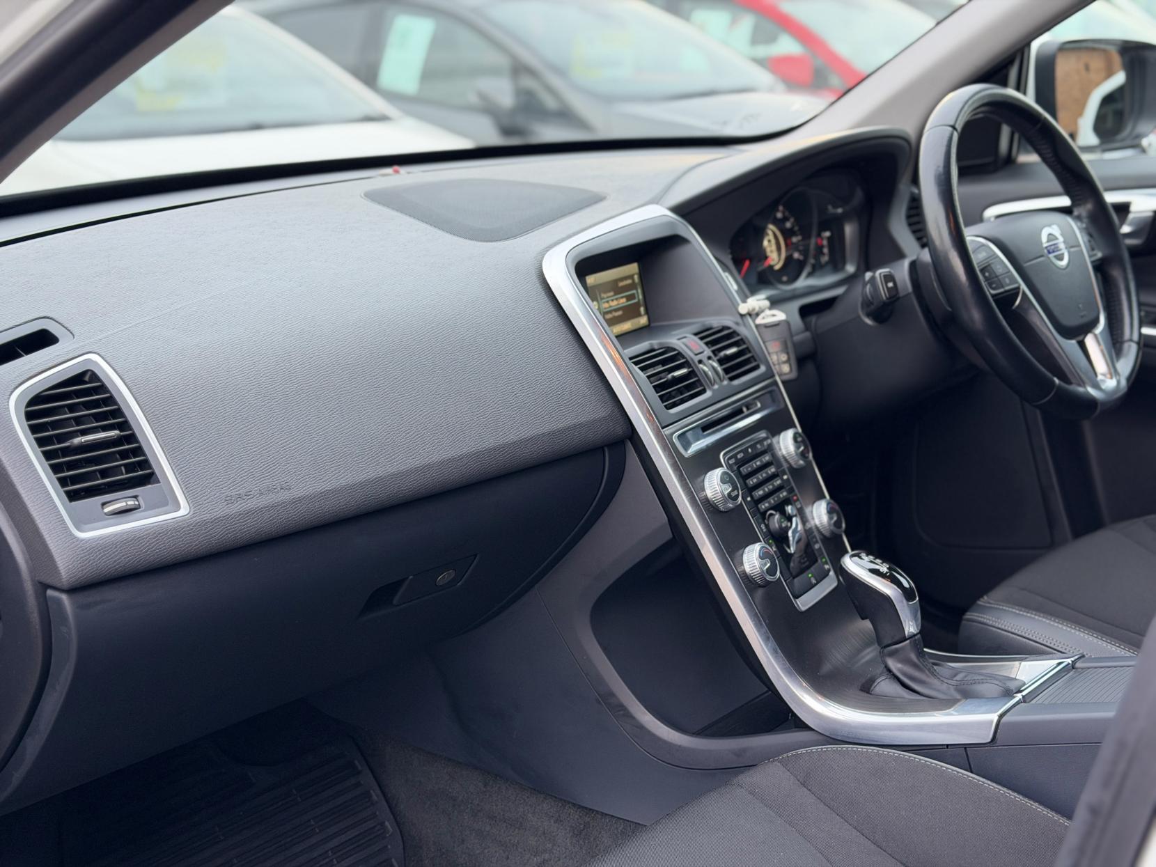 Volvo XC60 2.0 D4 SE SUV 5dr Diesel Geartronic Euro 6 (s/s) (181 ps)