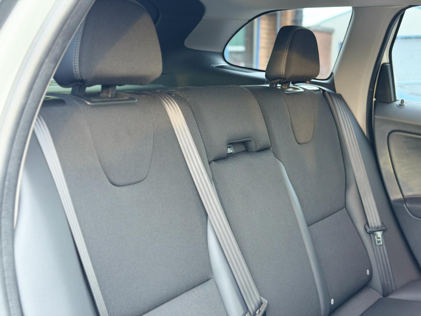 Volvo XC60 2.0 D4 SE SUV 5dr Diesel Geartronic Euro 6 (s/s) (181 ps)