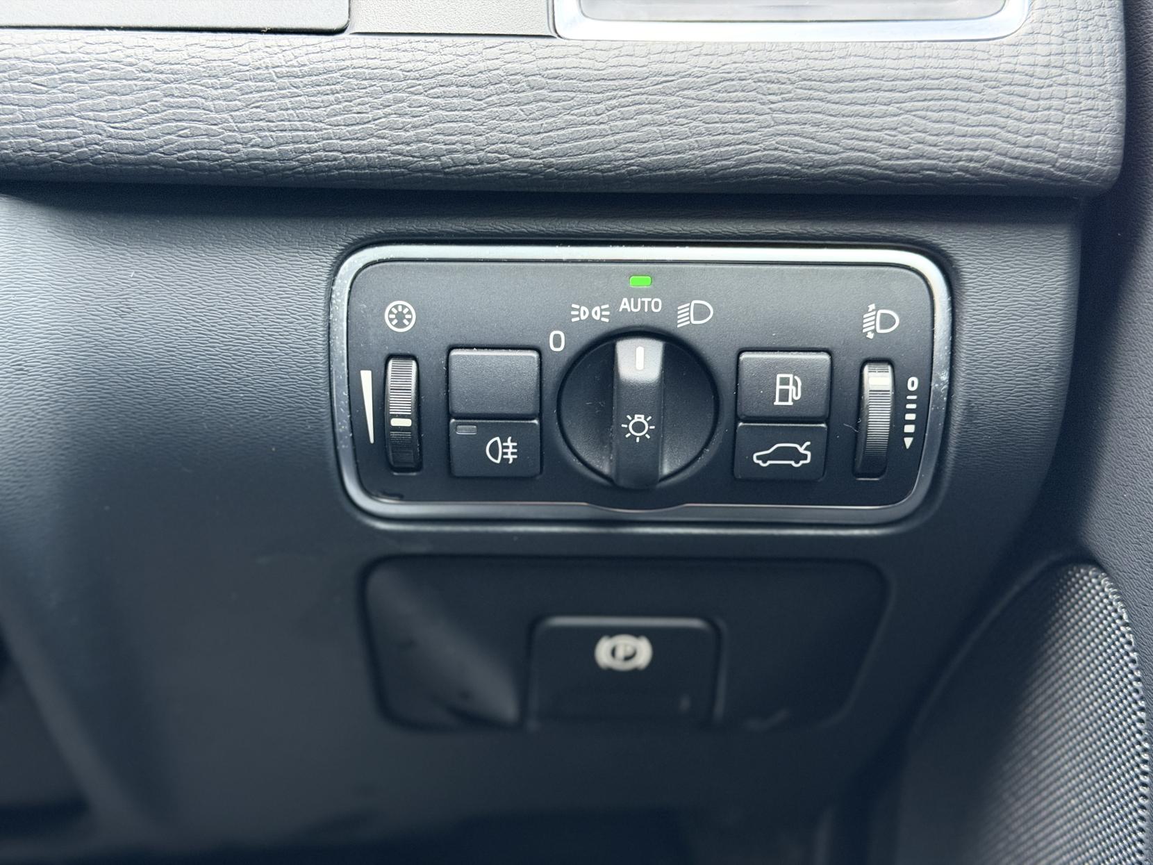 Volvo XC60 2.0 D4 SE SUV 5dr Diesel Geartronic Euro 6 (s/s) (181 ps)