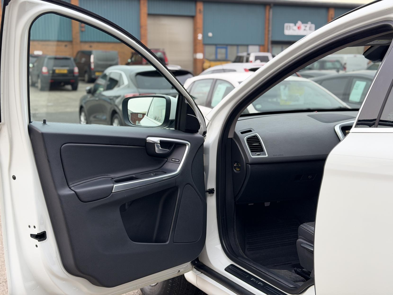 Volvo XC60 2.0 D4 SE SUV 5dr Diesel Geartronic Euro 6 (s/s) (181 ps)