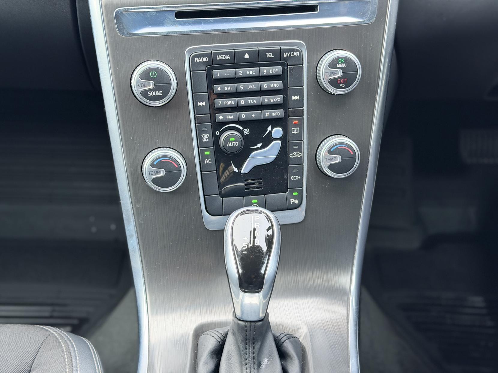 Volvo XC60 2.0 D4 SE SUV 5dr Diesel Geartronic Euro 6 (s/s) (181 ps)