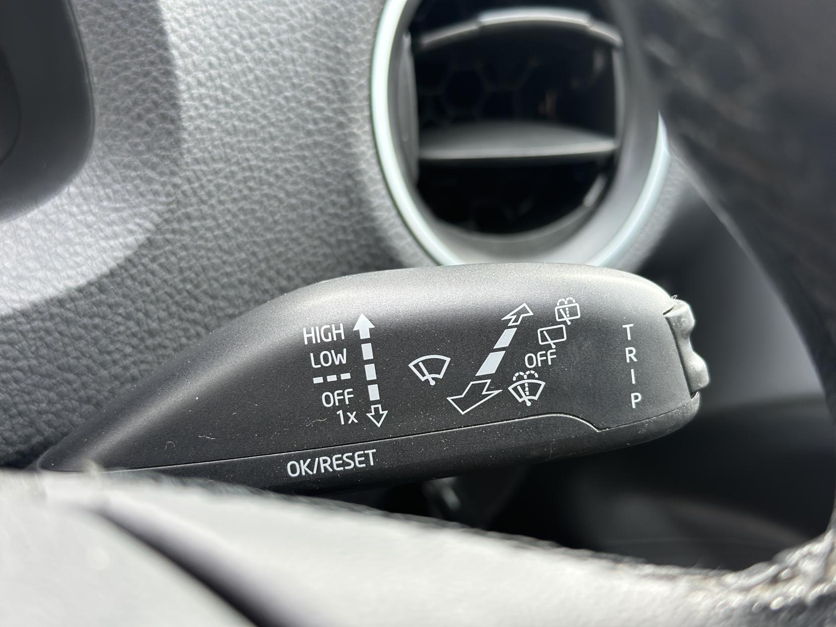 Skoda Citigo 1.0 MPI GreenTech Elegance Hatchback 3dr Petrol Manual Euro 5 (s/s) (75 ps)