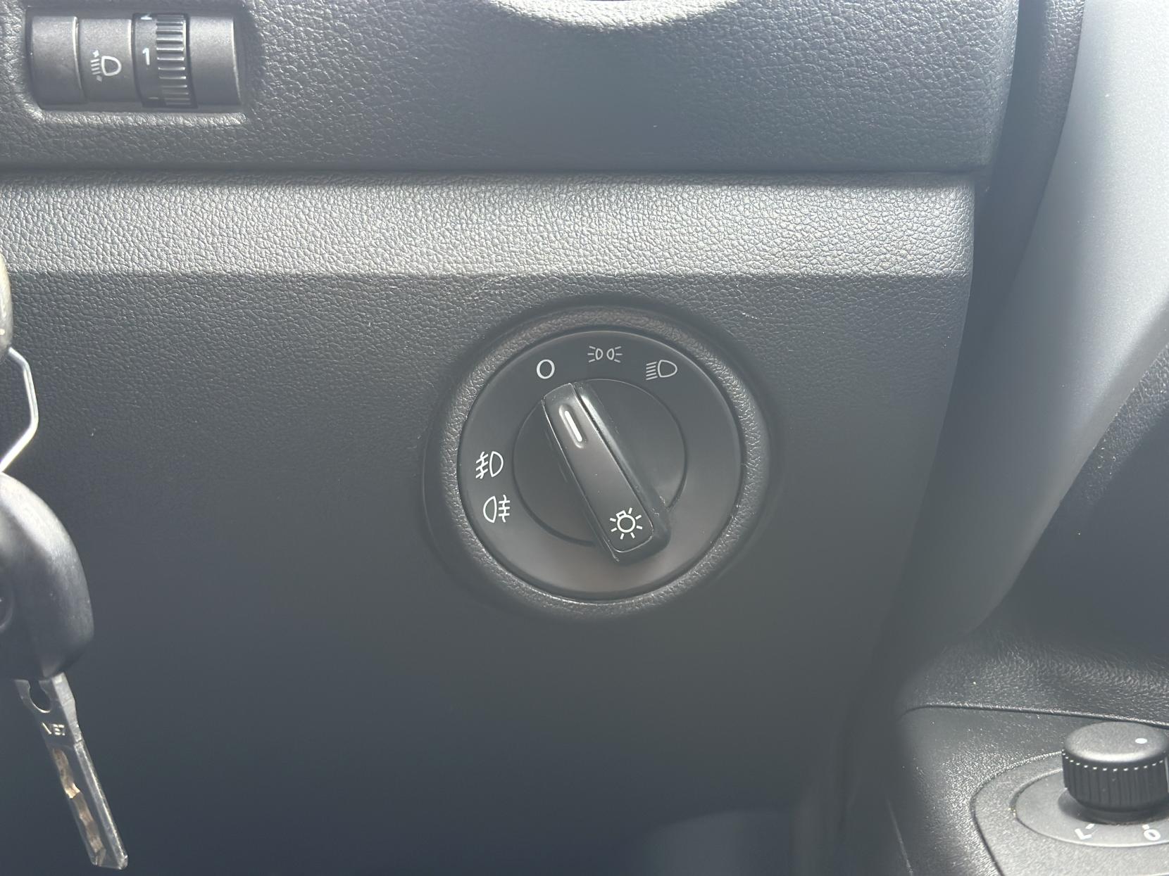 Skoda Citigo 1.0 MPI GreenTech Elegance Hatchback 3dr Petrol Manual Euro 5 (s/s) (75 ps)