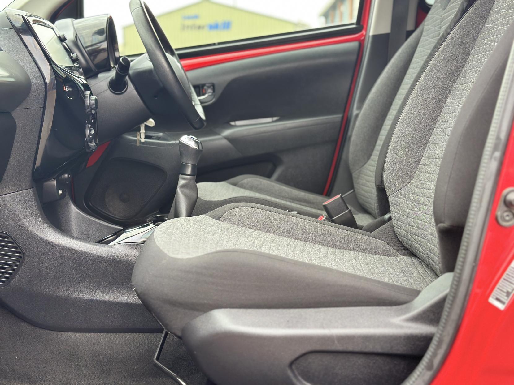 Citroen C1 1.2 PureTech Flair Hatchback 5dr Petrol Manual Euro 6 (82 ps)