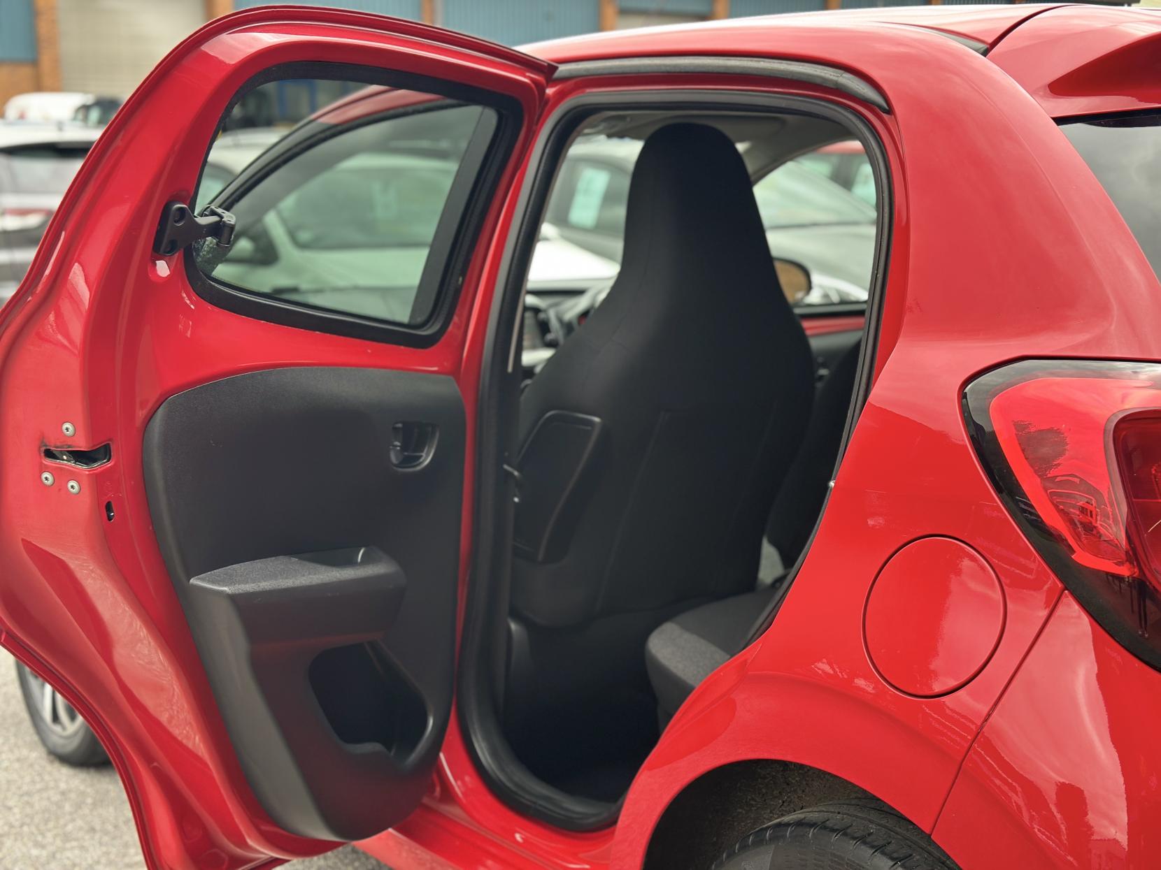 Citroen C1 1.2 PureTech Flair Hatchback 5dr Petrol Manual Euro 6 (82 ps)