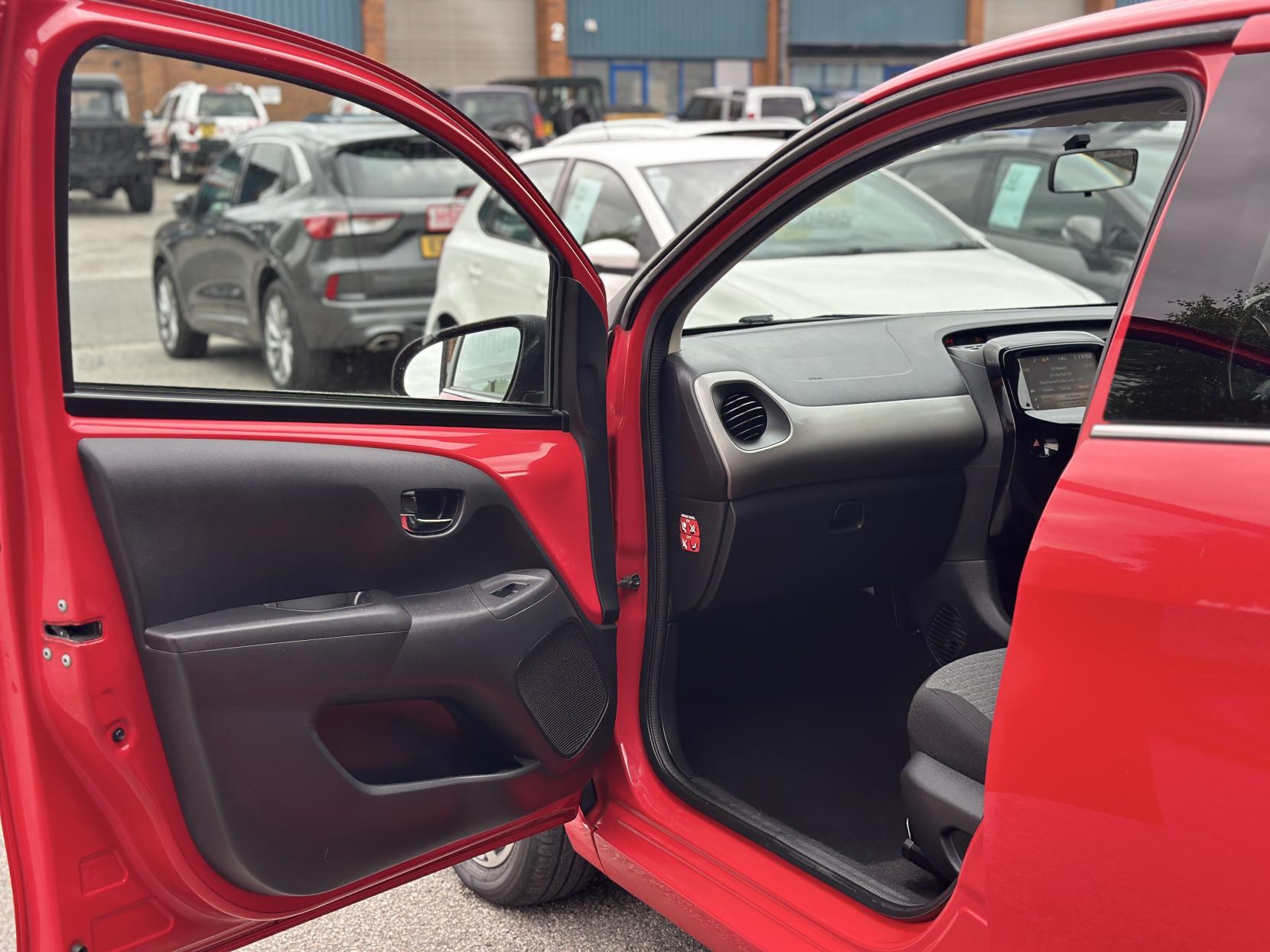 Citroen C1 1.2 PureTech Flair Hatchback 5dr Petrol Manual Euro 6 (82 ps)