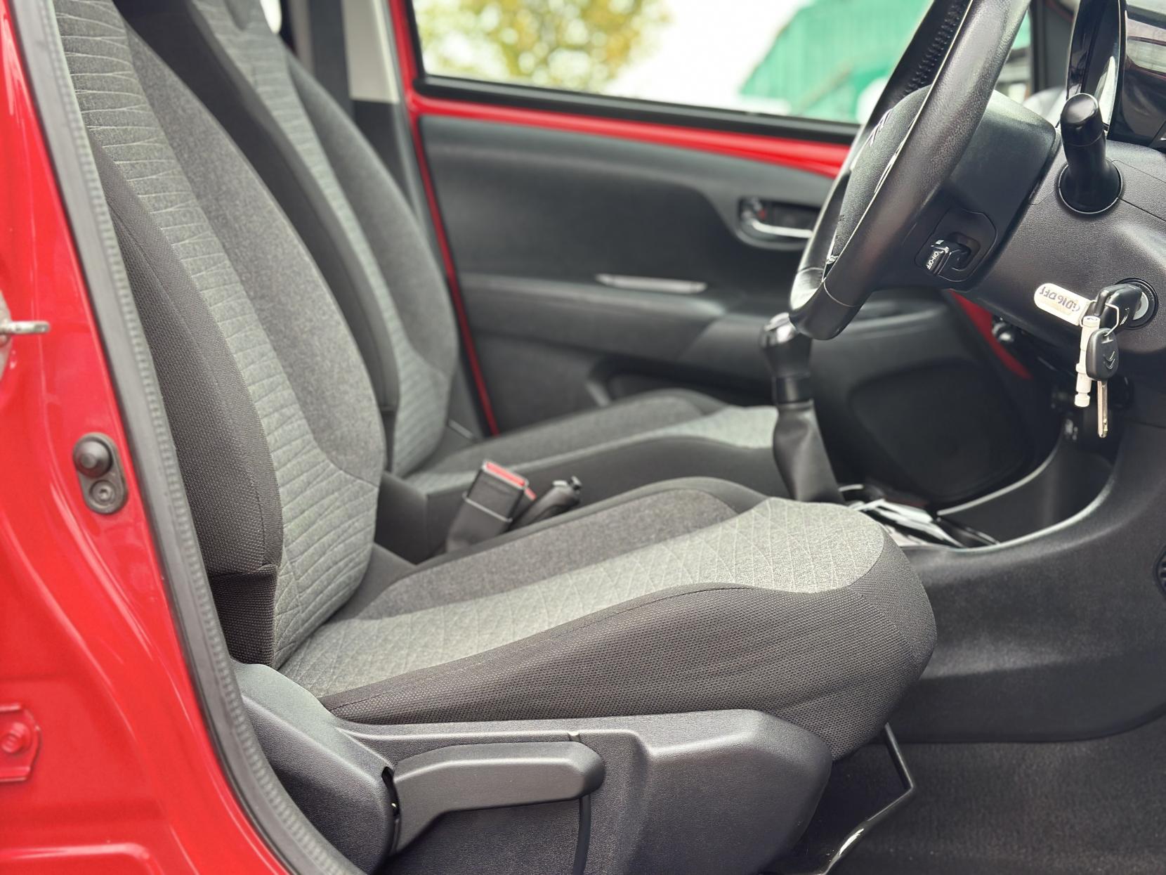 Citroen C1 1.2 PureTech Flair Hatchback 5dr Petrol Manual Euro 6 (82 ps)