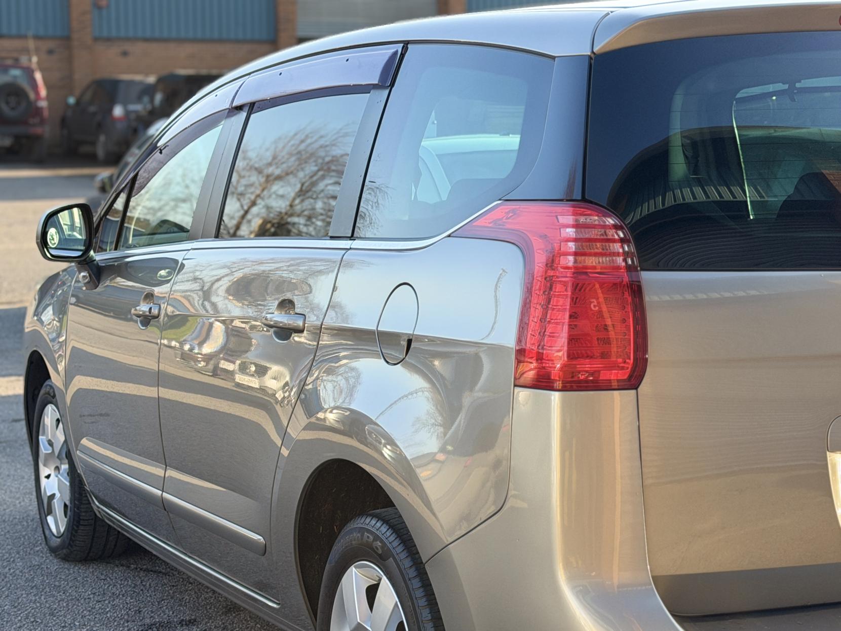 Peugeot 5008 1.6 THP Exclusive MPV 5dr Petrol Auto Euro 5 (156 ps)