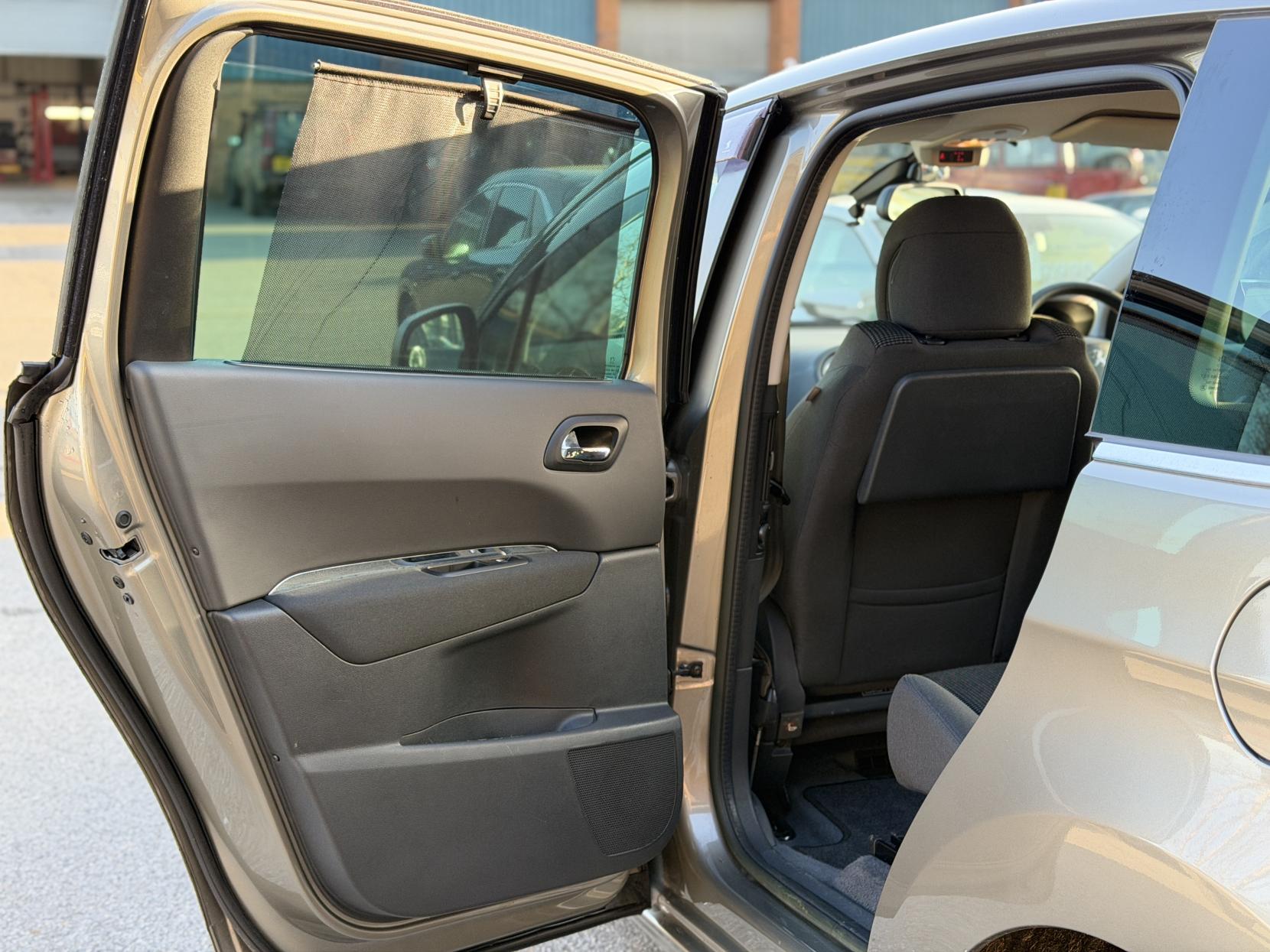 Peugeot 5008 1.6 THP Exclusive MPV 5dr Petrol Auto Euro 5 (156 ps)