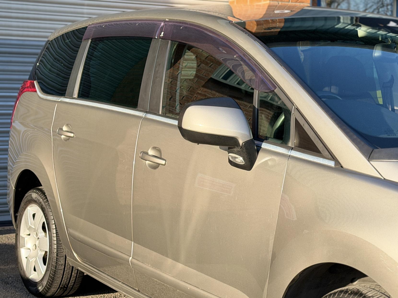 Peugeot 5008 1.6 THP Exclusive MPV 5dr Petrol Auto Euro 5 (156 ps)