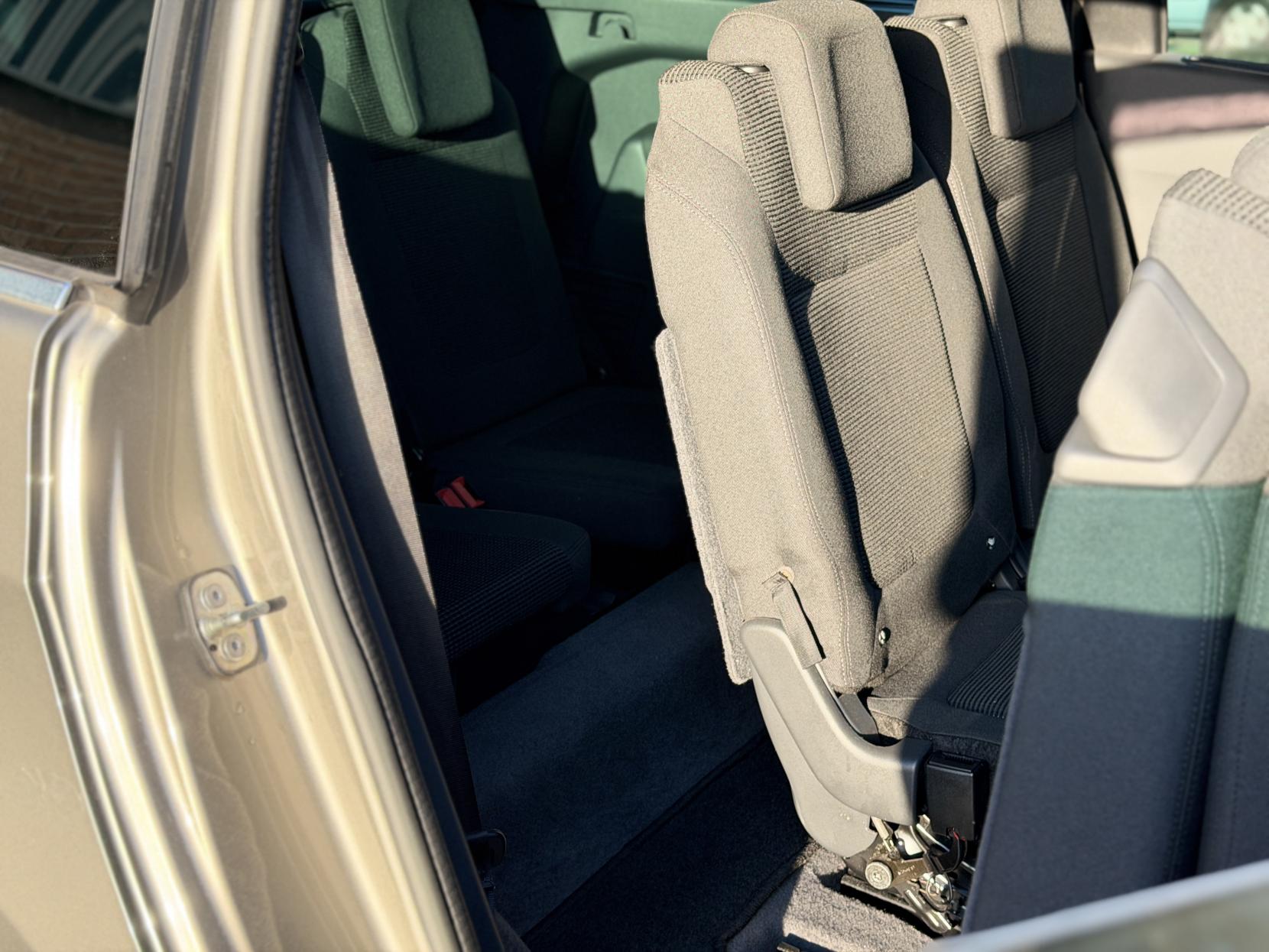 Peugeot 5008 1.6 THP Exclusive MPV 5dr Petrol Auto Euro 5 (156 ps)