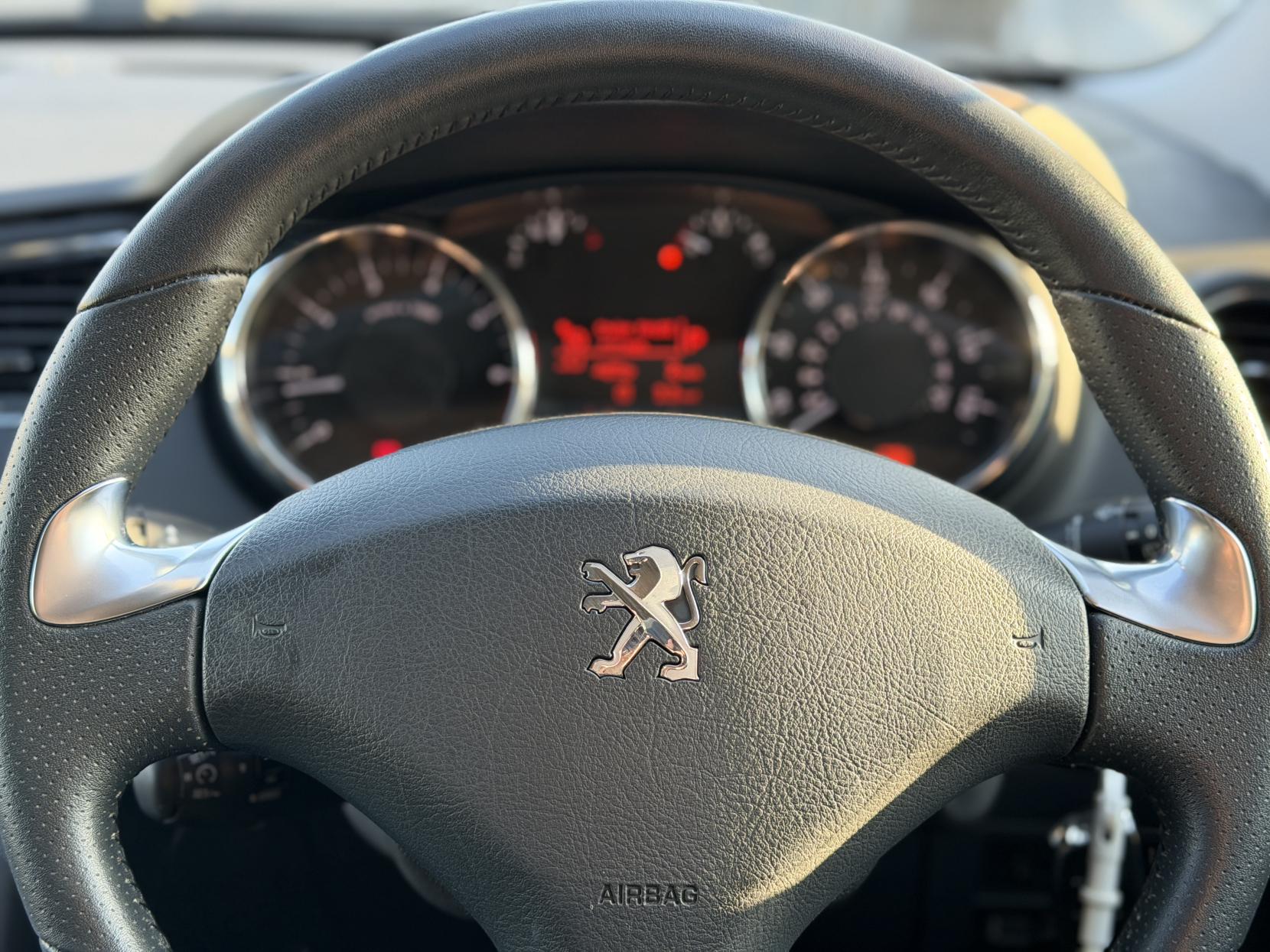 Peugeot 5008 1.6 THP Exclusive MPV 5dr Petrol Auto Euro 5 (156 ps)