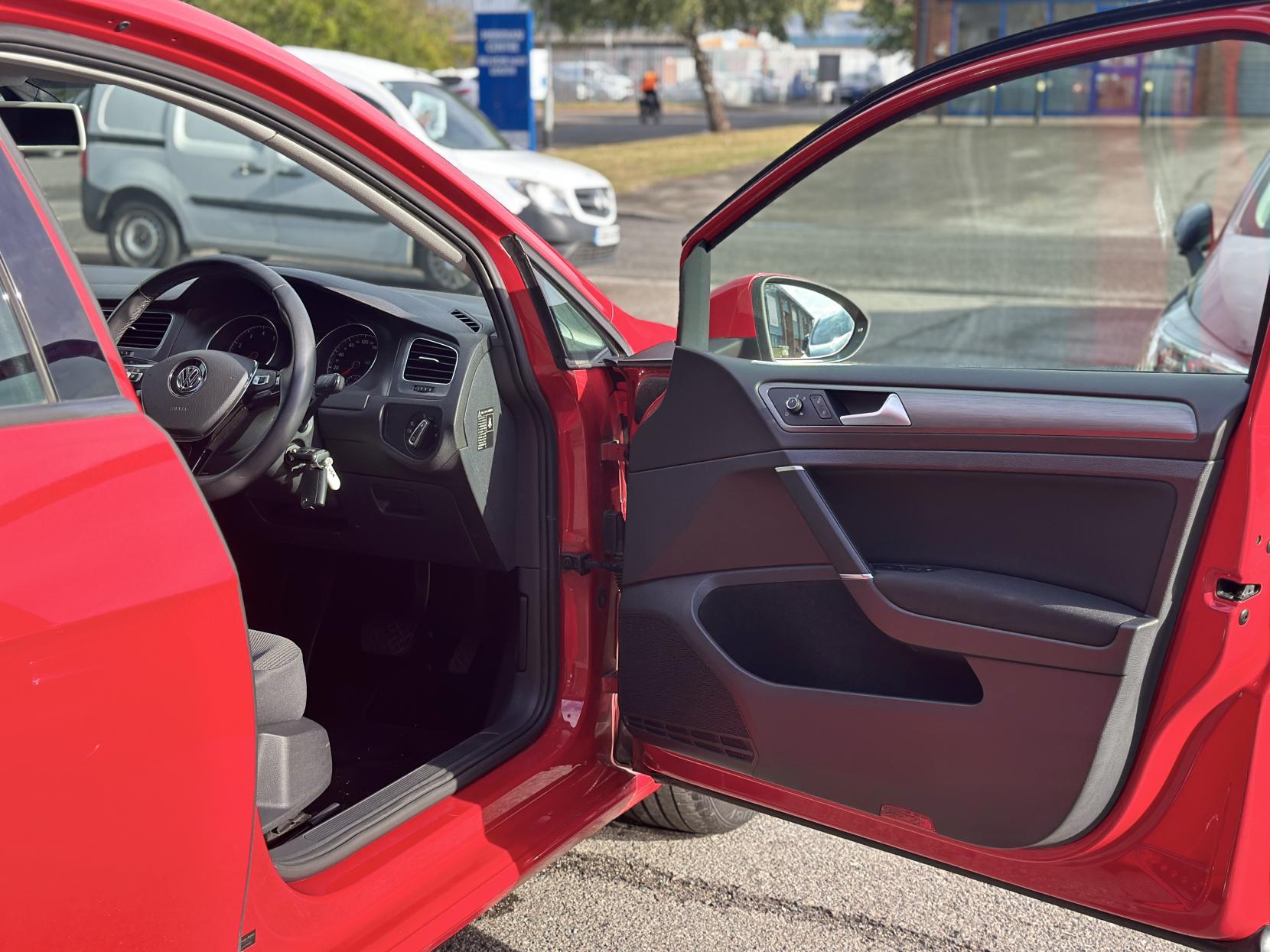 Volkswagen Golf 1.2 TSI BlueMotion Tech S Hatchback 5dr Petrol DSG Euro 5 (s/s) (105 ps)