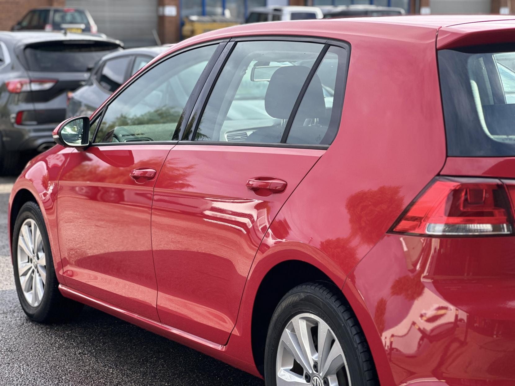 Volkswagen Golf 1.2 TSI BlueMotion Tech S Hatchback 5dr Petrol DSG Euro 5 (s/s) (105 ps)