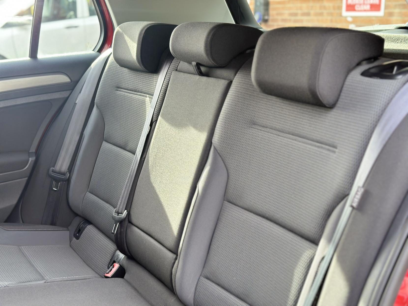 Volkswagen Golf 1.2 TSI BlueMotion Tech S Hatchback 5dr Petrol DSG Euro 5 (s/s) (105 ps)