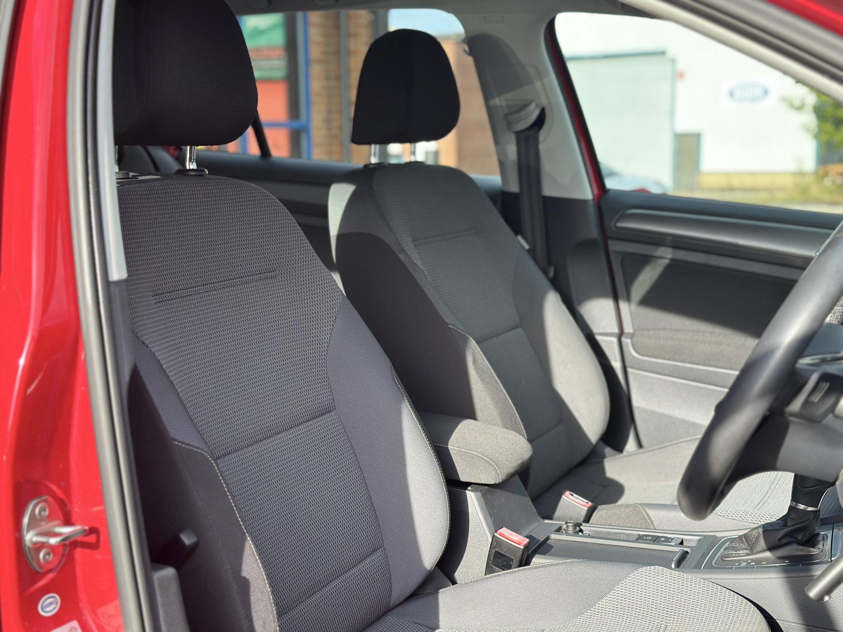 Volkswagen Golf 1.2 TSI BlueMotion Tech S Hatchback 5dr Petrol DSG Euro 5 (s/s) (105 ps)