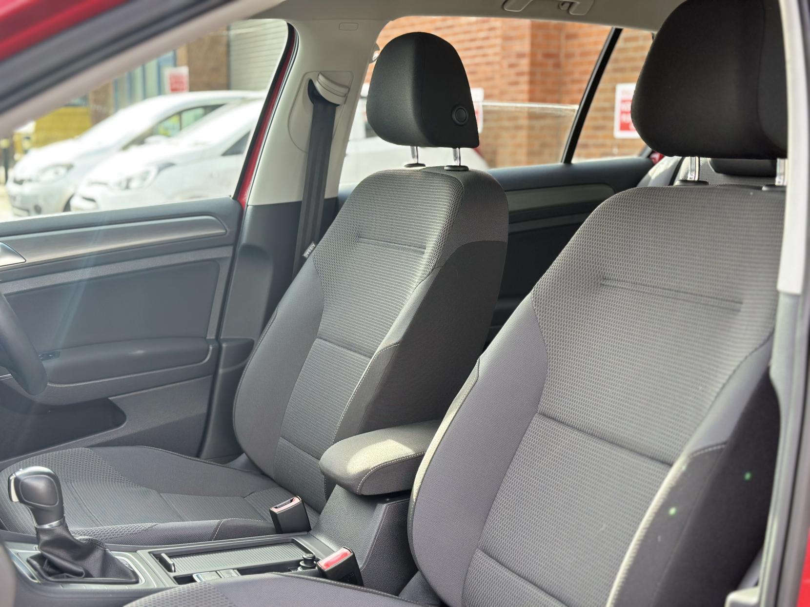 Volkswagen Golf 1.2 TSI BlueMotion Tech S Hatchback 5dr Petrol DSG Euro 5 (s/s) (105 ps)