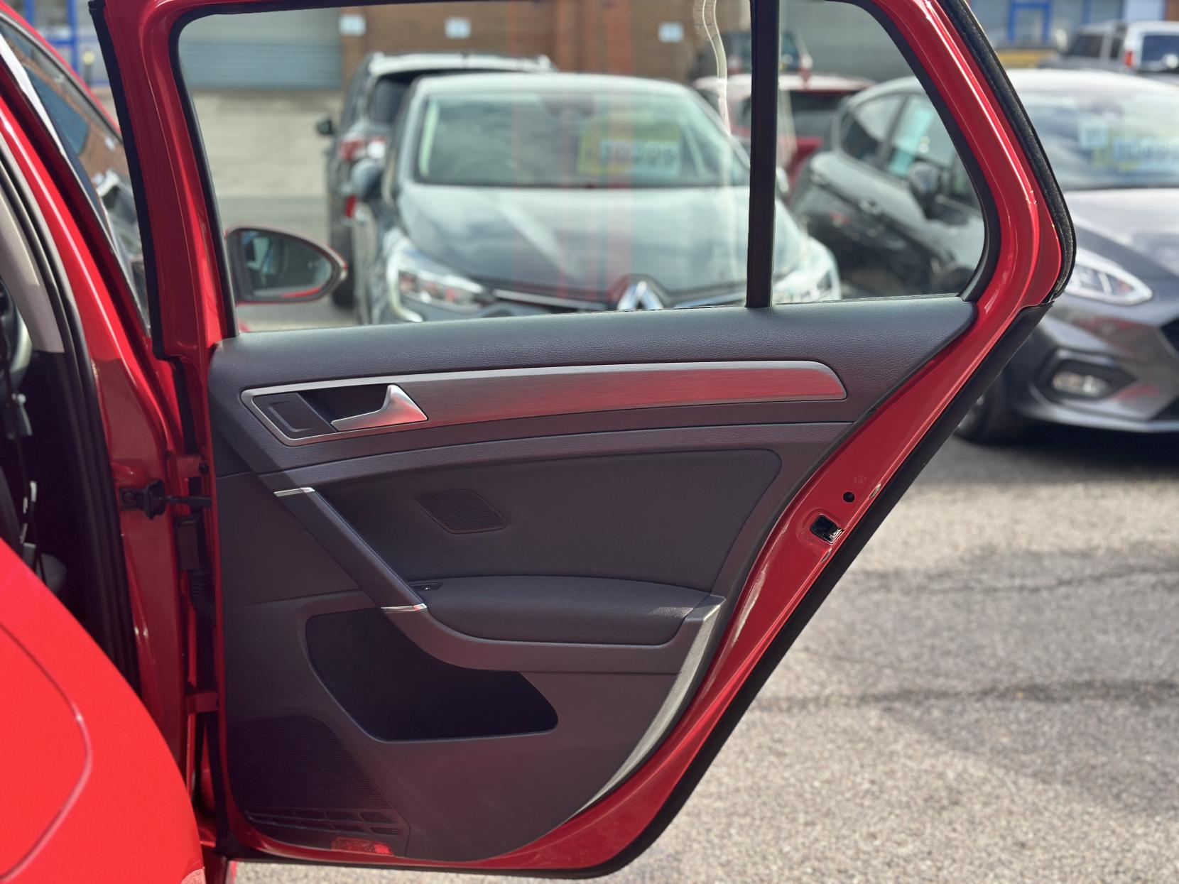 Volkswagen Golf 1.2 TSI BlueMotion Tech S Hatchback 5dr Petrol DSG Euro 5 (s/s) (105 ps)