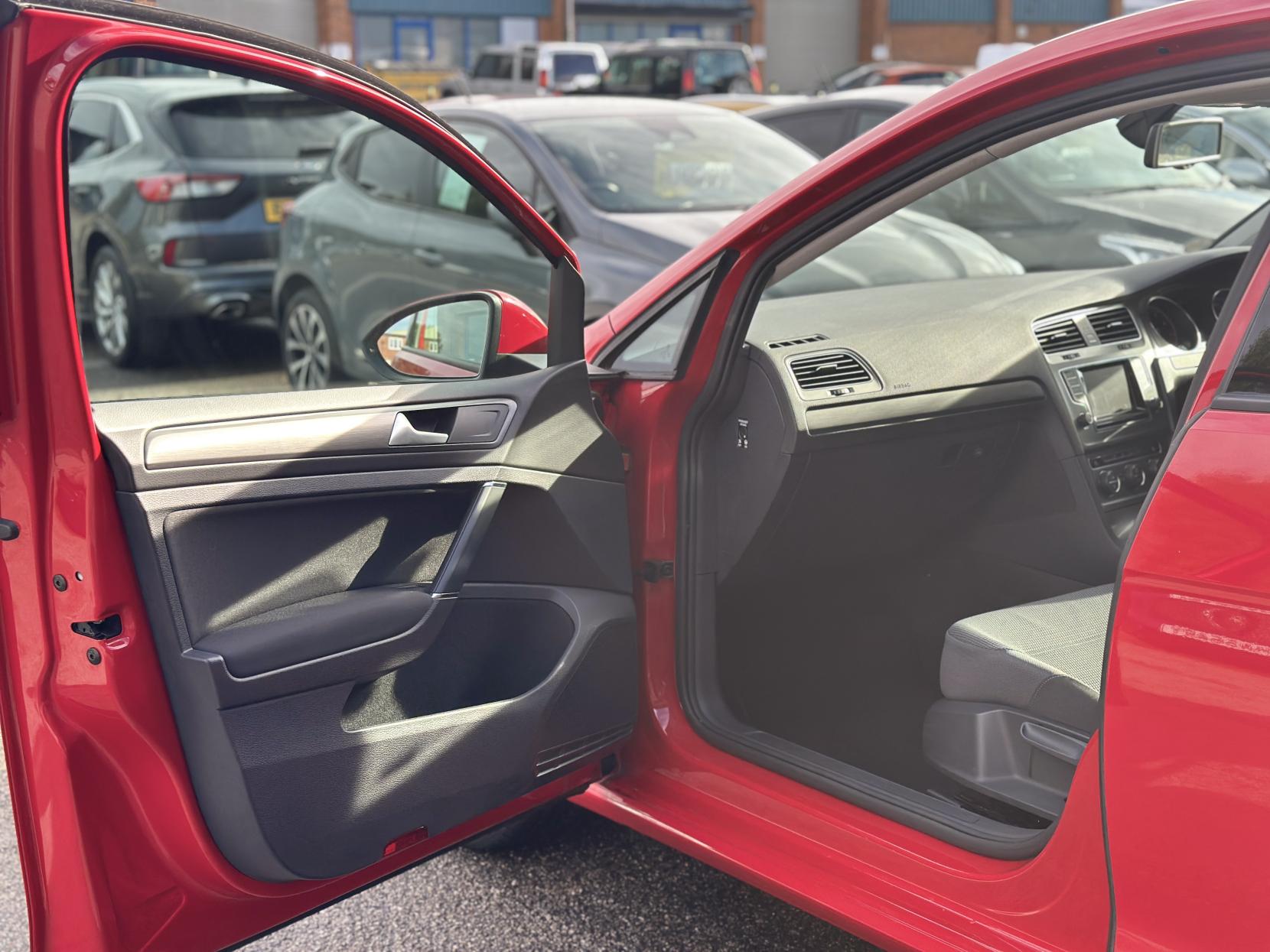 Volkswagen Golf 1.2 TSI BlueMotion Tech S Hatchback 5dr Petrol DSG Euro 5 (s/s) (105 ps)