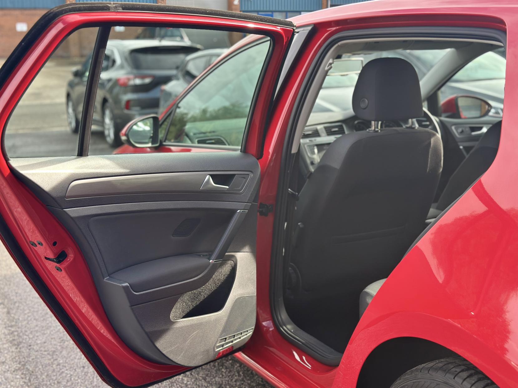 Volkswagen Golf 1.2 TSI BlueMotion Tech S Hatchback 5dr Petrol DSG Euro 5 (s/s) (105 ps)