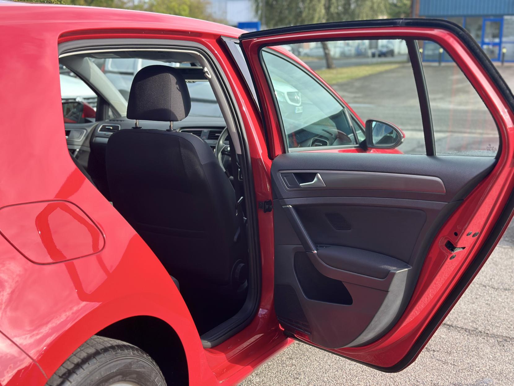 Volkswagen Golf 1.2 TSI BlueMotion Tech S Hatchback 5dr Petrol DSG Euro 5 (s/s) (105 ps)