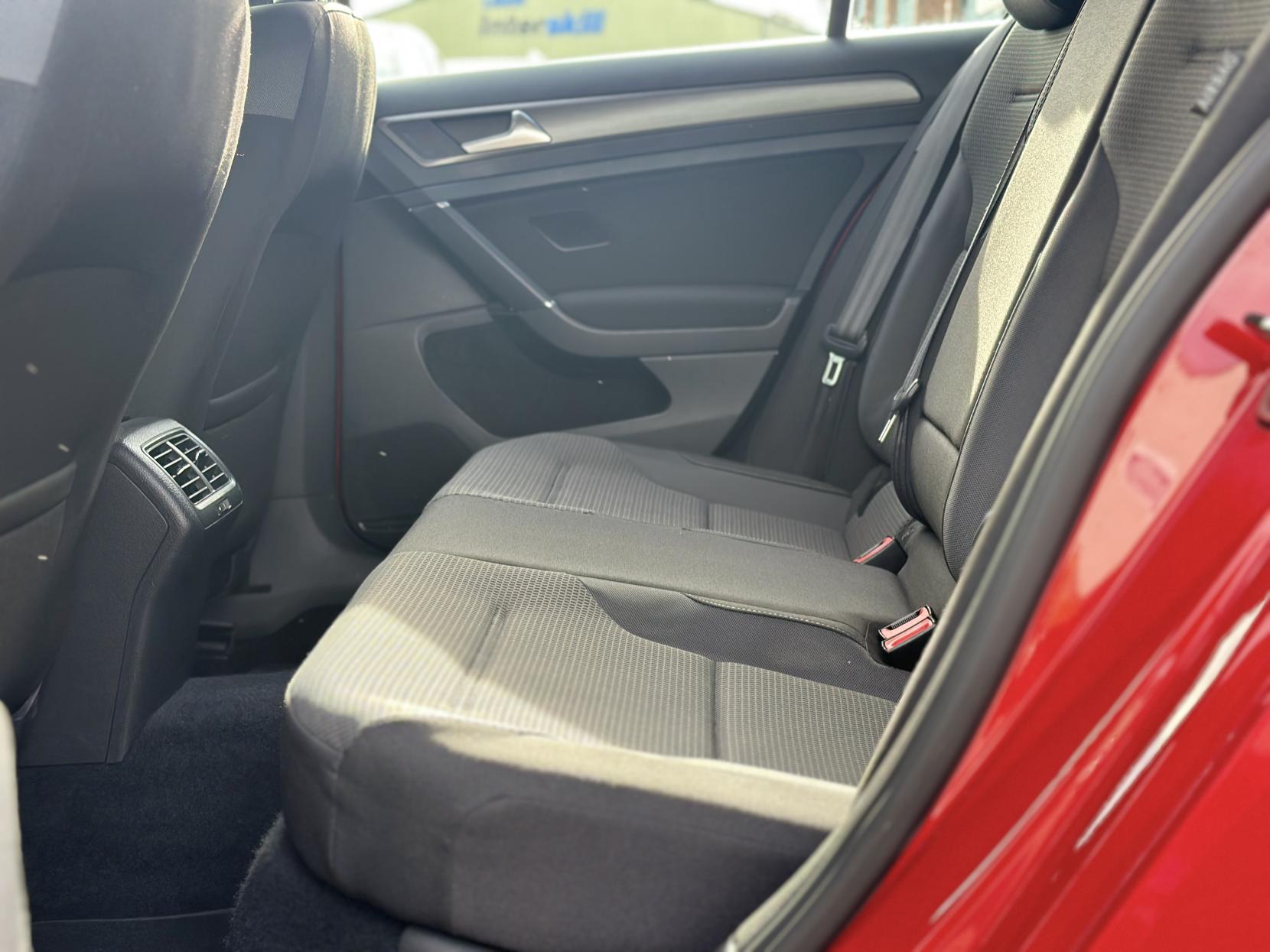 Volkswagen Golf 1.2 TSI BlueMotion Tech S Hatchback 5dr Petrol DSG Euro 5 (s/s) (105 ps)